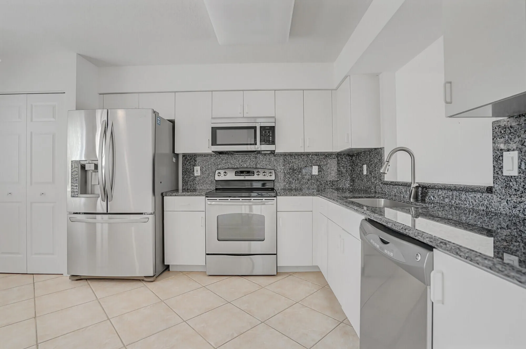 Property Slideshow image 4 of 45 | 5874 crystal shores dr apt 308, Boynton Beach, FL, 33437