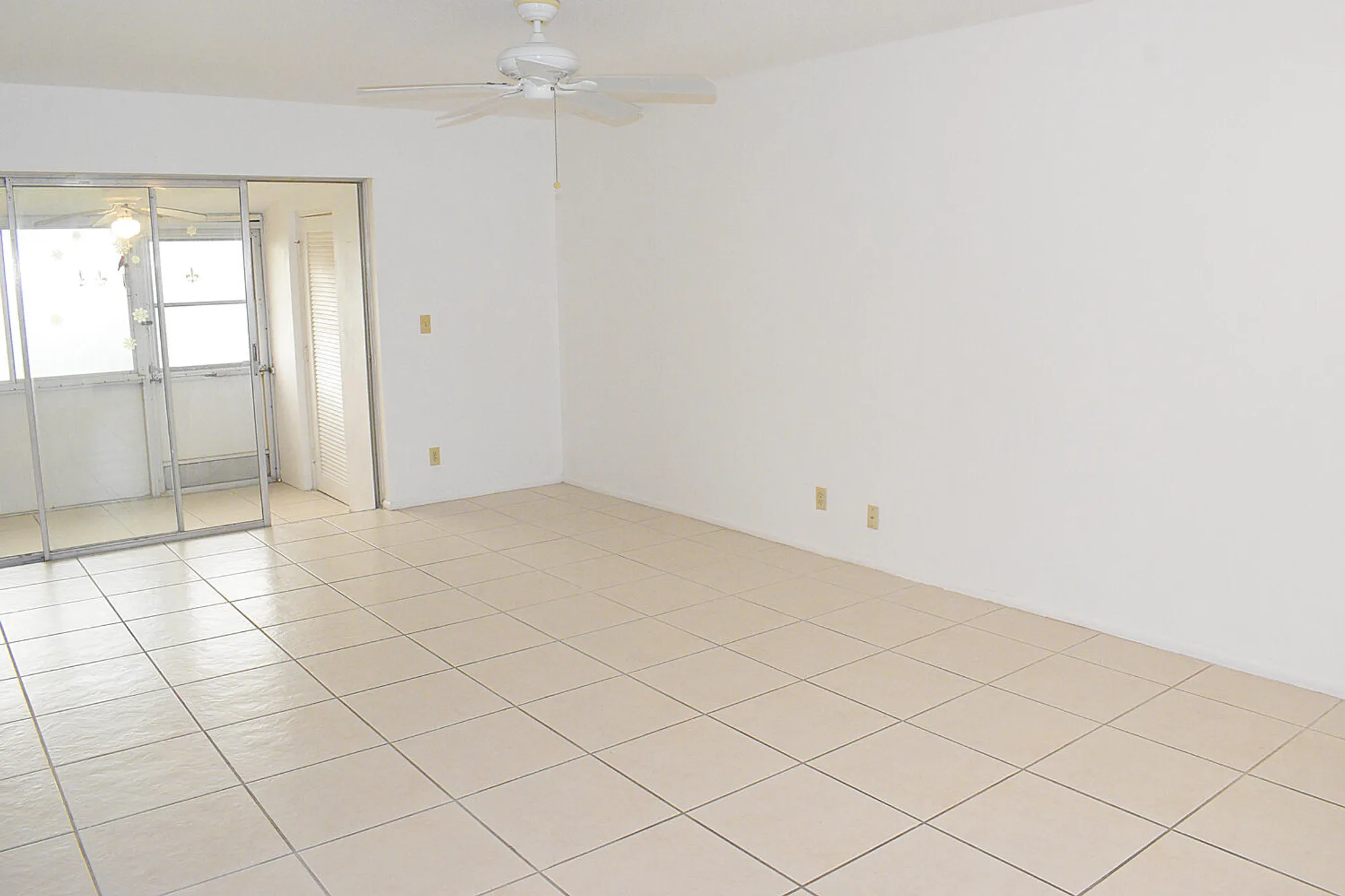 Property Slideshow image 4 of 33 | 2930 crosley dr g, West Palm Beach, FL, 33415
