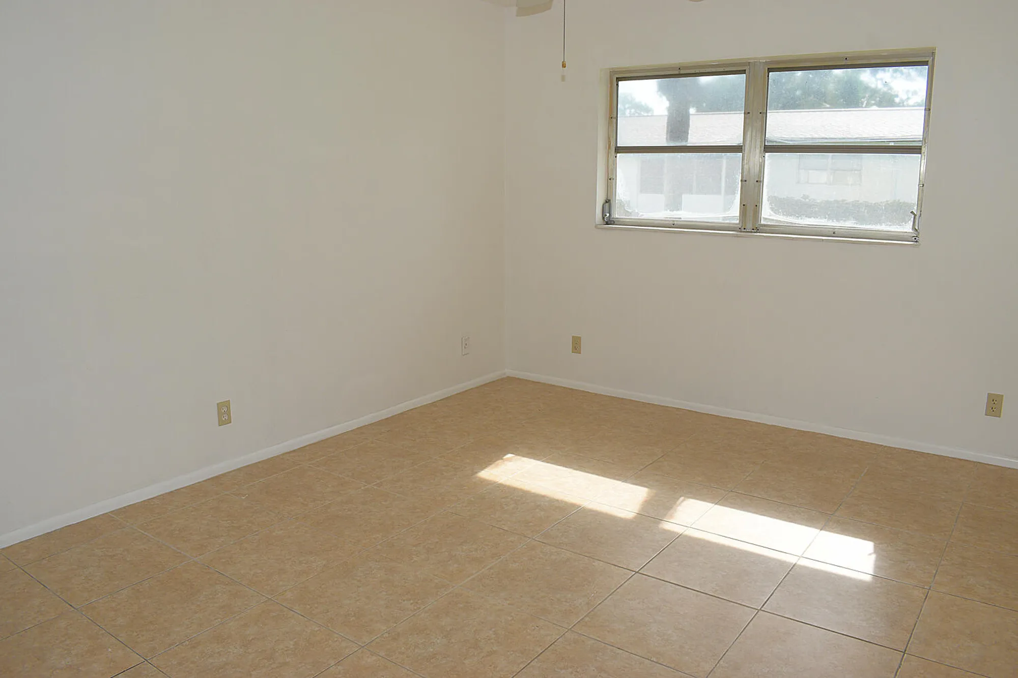 Property Slideshow image 15 of 33 | 2930 crosley dr g, West Palm Beach, FL, 33415
