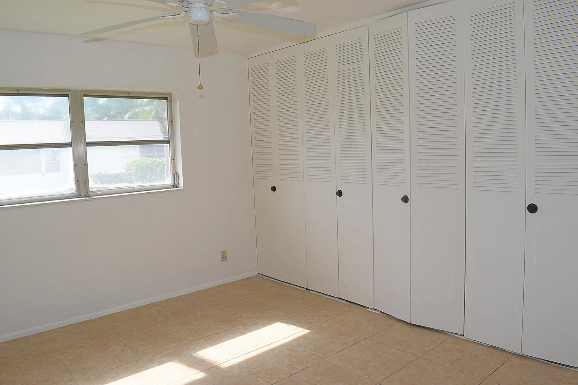 Property Slideshow image 16 of 33 | 2930 crosley dr g, West Palm Beach, FL, 33415