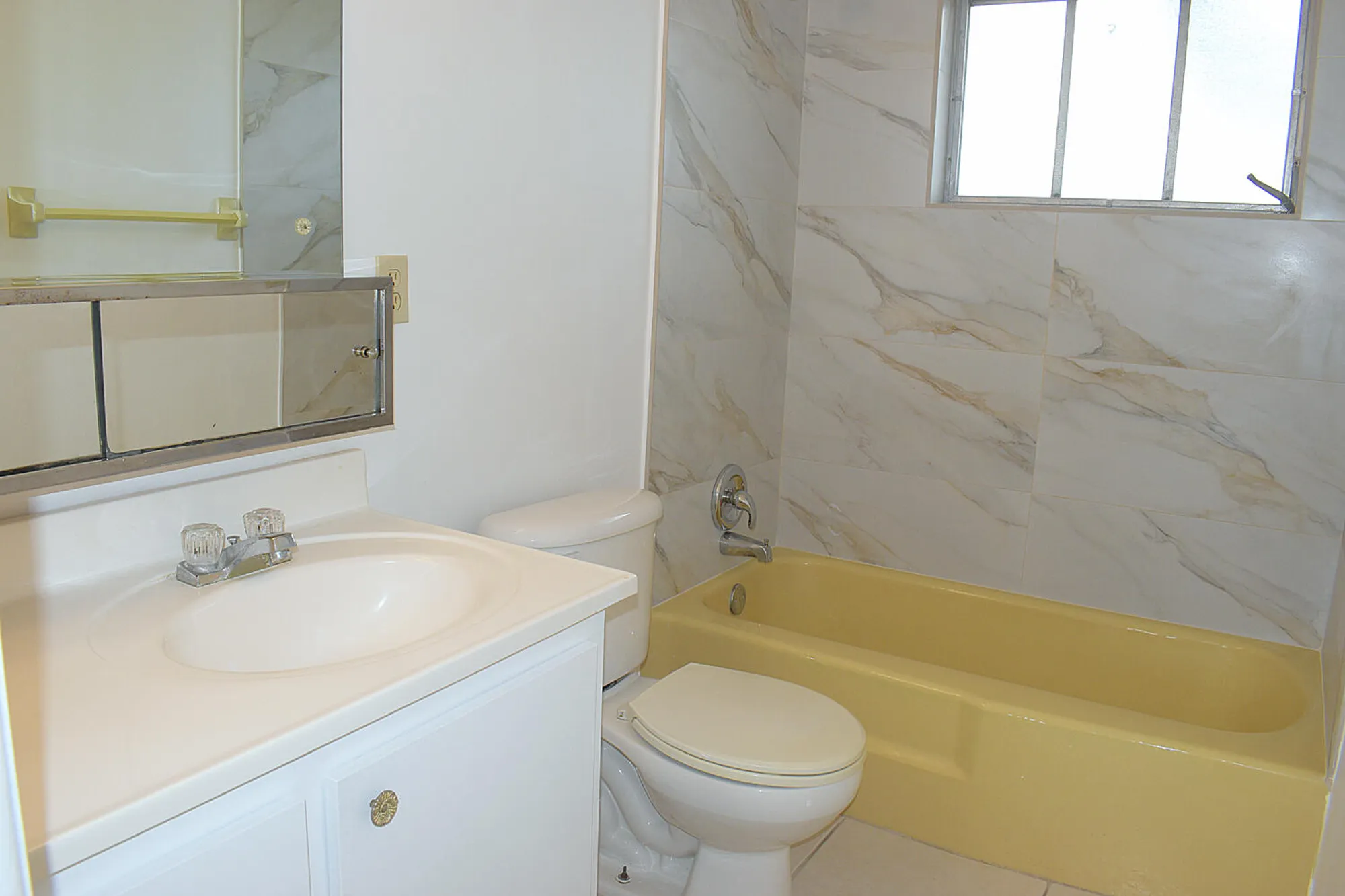 Property Slideshow image 17 of 33 | 2930 crosley dr g, West Palm Beach, FL, 33415