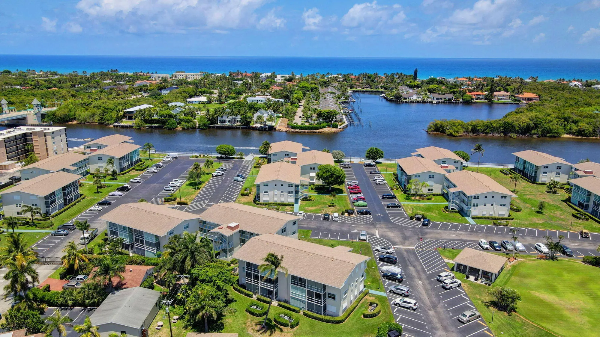 Property Slideshow image 7 of 45 | 210 horizons e 103, Boynton Beach, FL, 33435