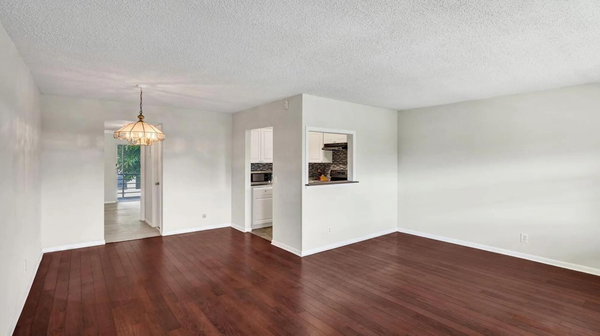 Property Slideshow image 4 of 18 | 118 sheffield e unit e, West Palm Beach, FL, 33417