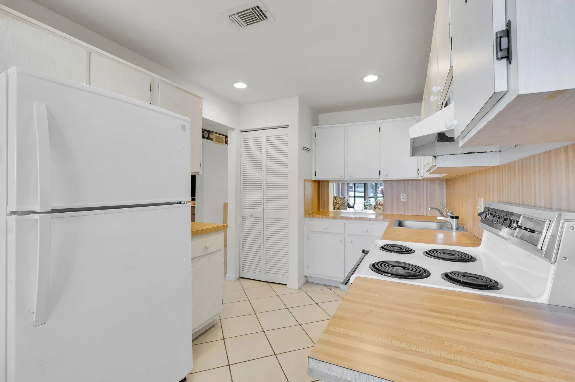 Property Slideshow image 12 of 71 | 7 stratford dr c, Boynton Beach, FL, 33436