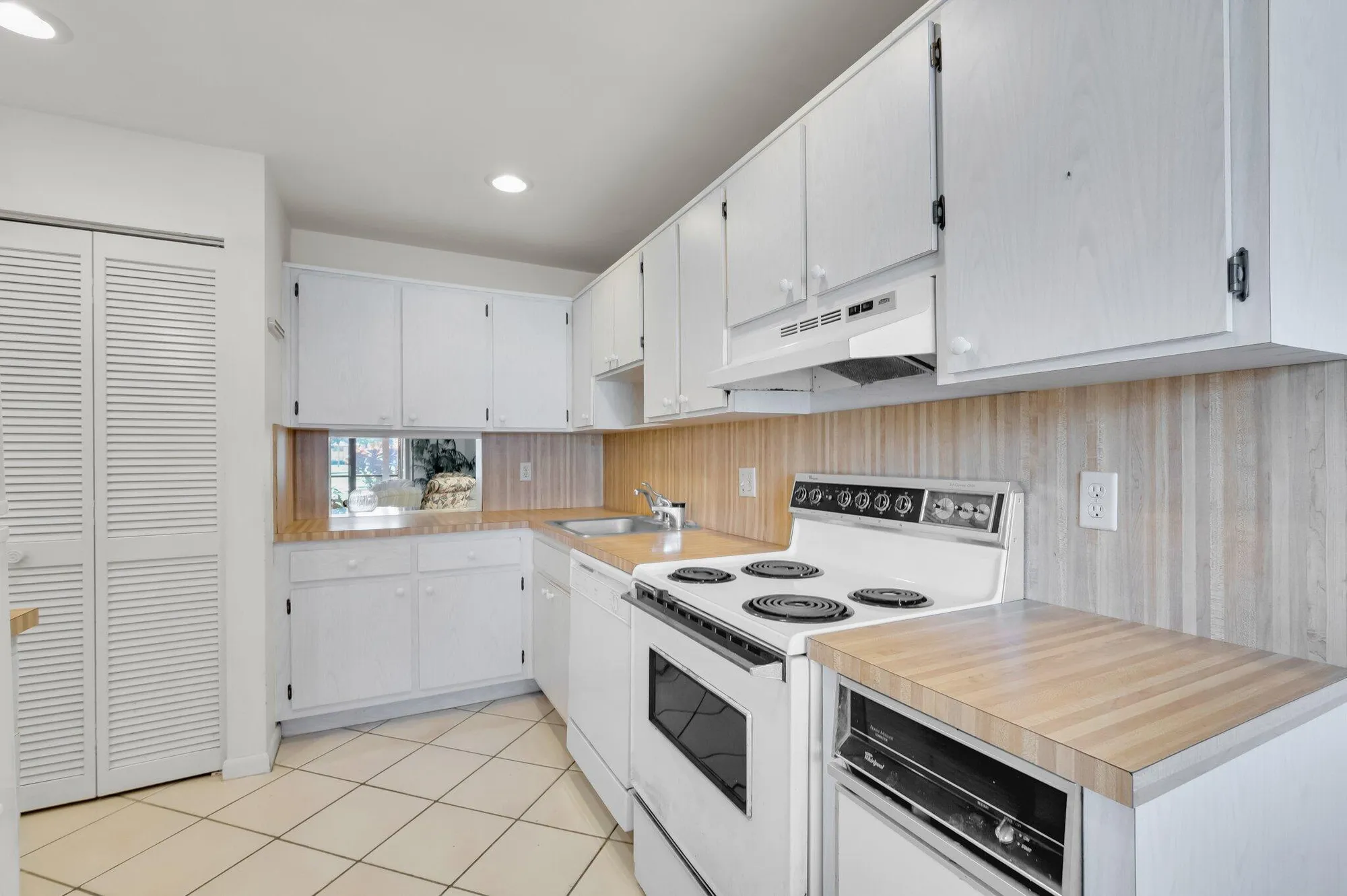 Property Slideshow image 13 of 71 | 7 stratford dr c, Boynton Beach, FL, 33436