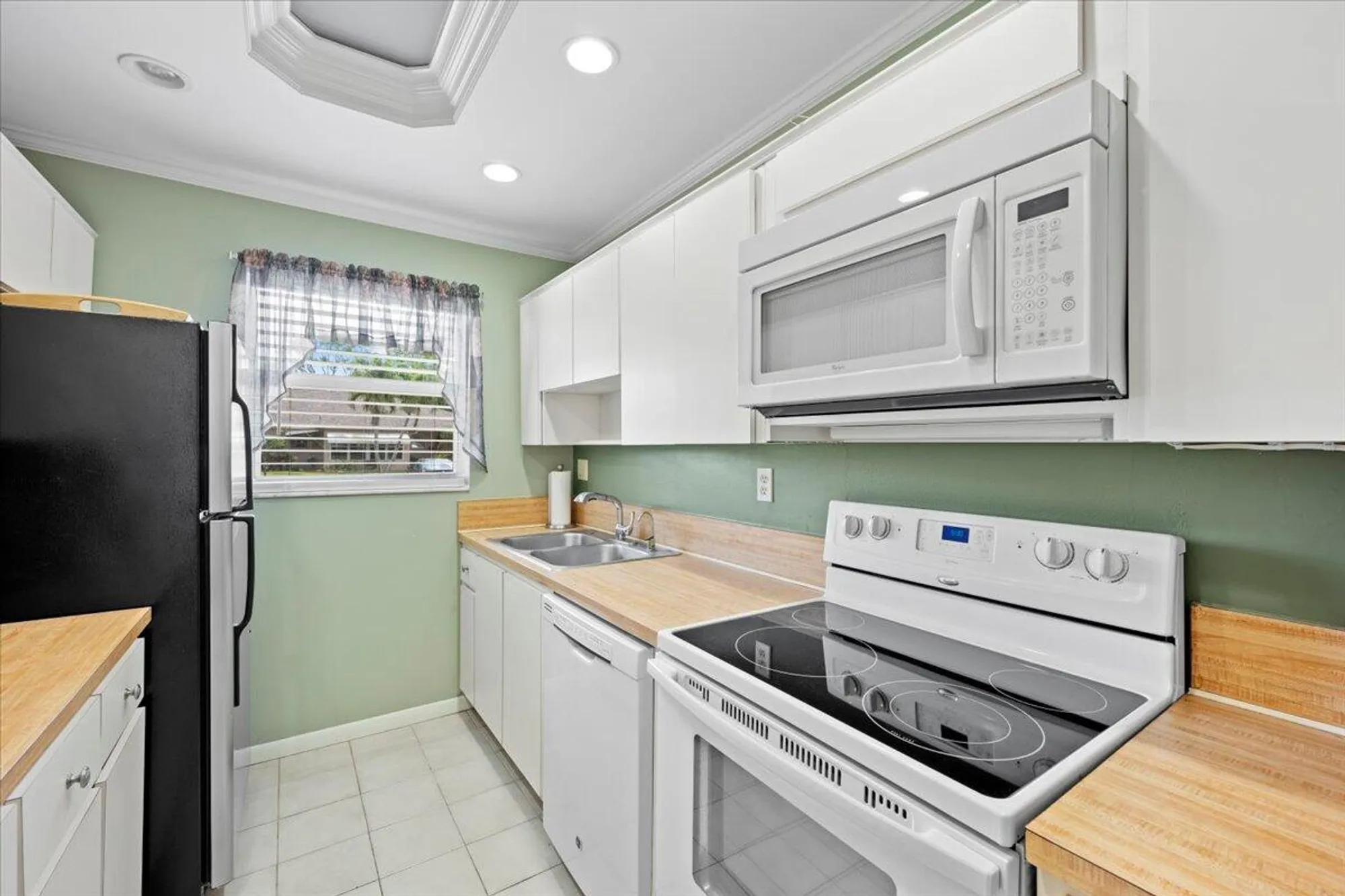 Property Slideshow image 7 of 34 | 1422 high point way b, Delray Beach, FL, 33445