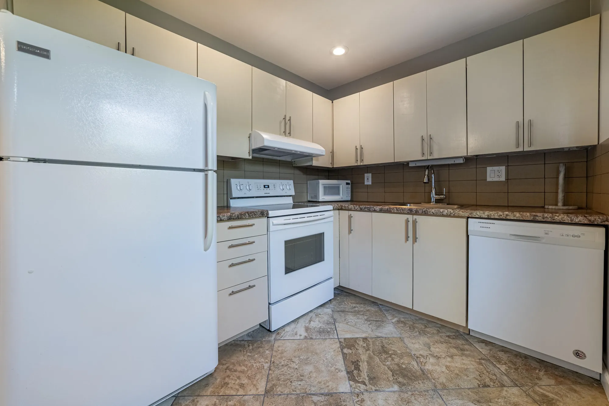 Property Slideshow image 10 of 35 | 518 burgundy k k, Delray Beach, FL, 33484