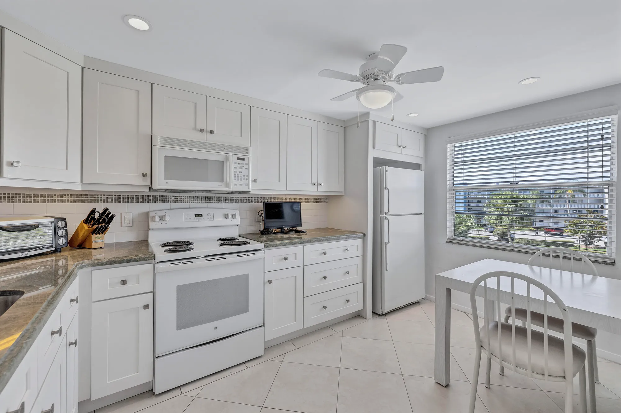Property Slideshow image 4 of 48 | 3001 lincoln a # 3001, Boca Raton, FL, 33434