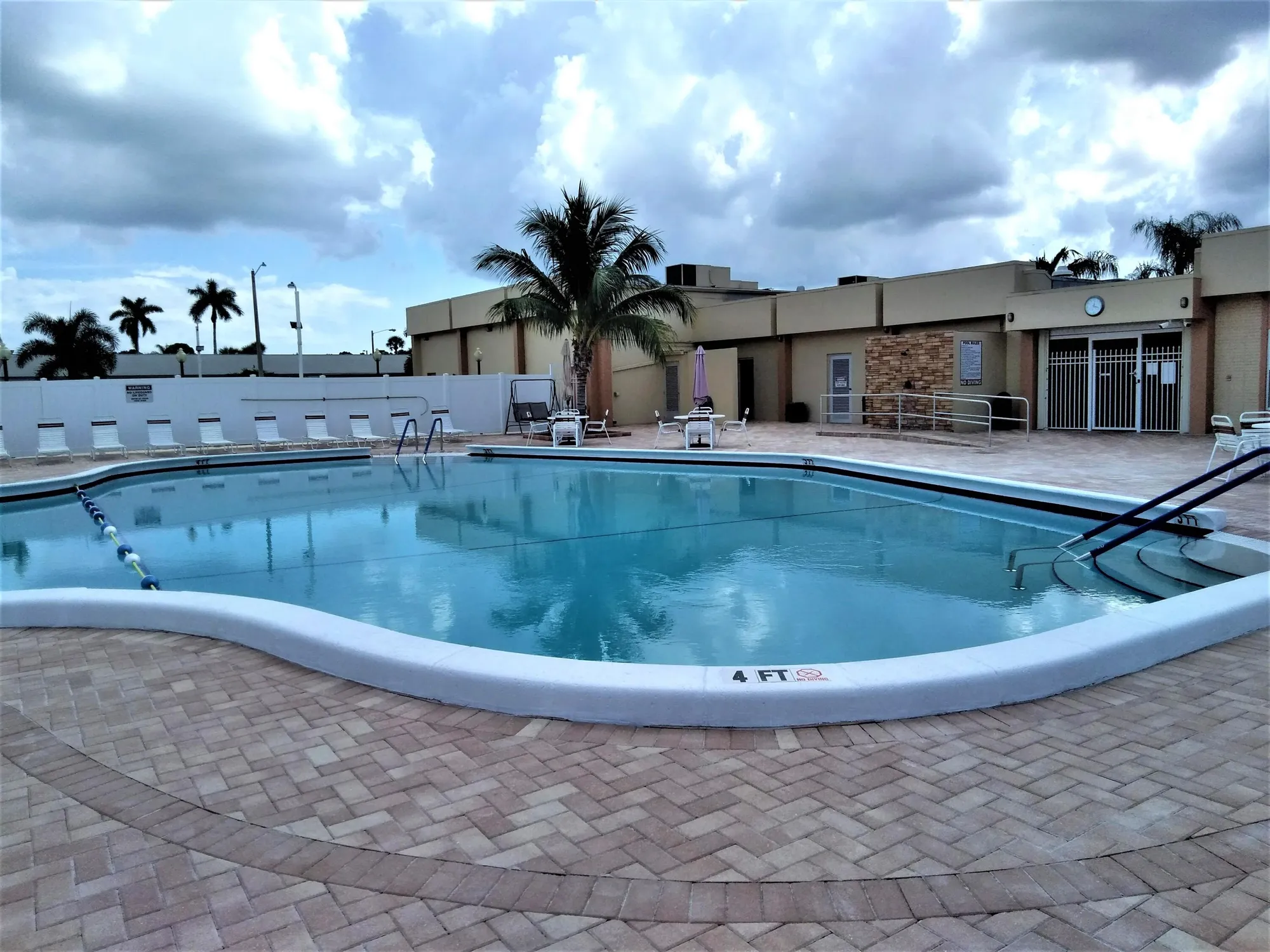 Property Slideshow image 39 of 43 | 2802 crosley dr d, West Palm Beach, FL, 33415