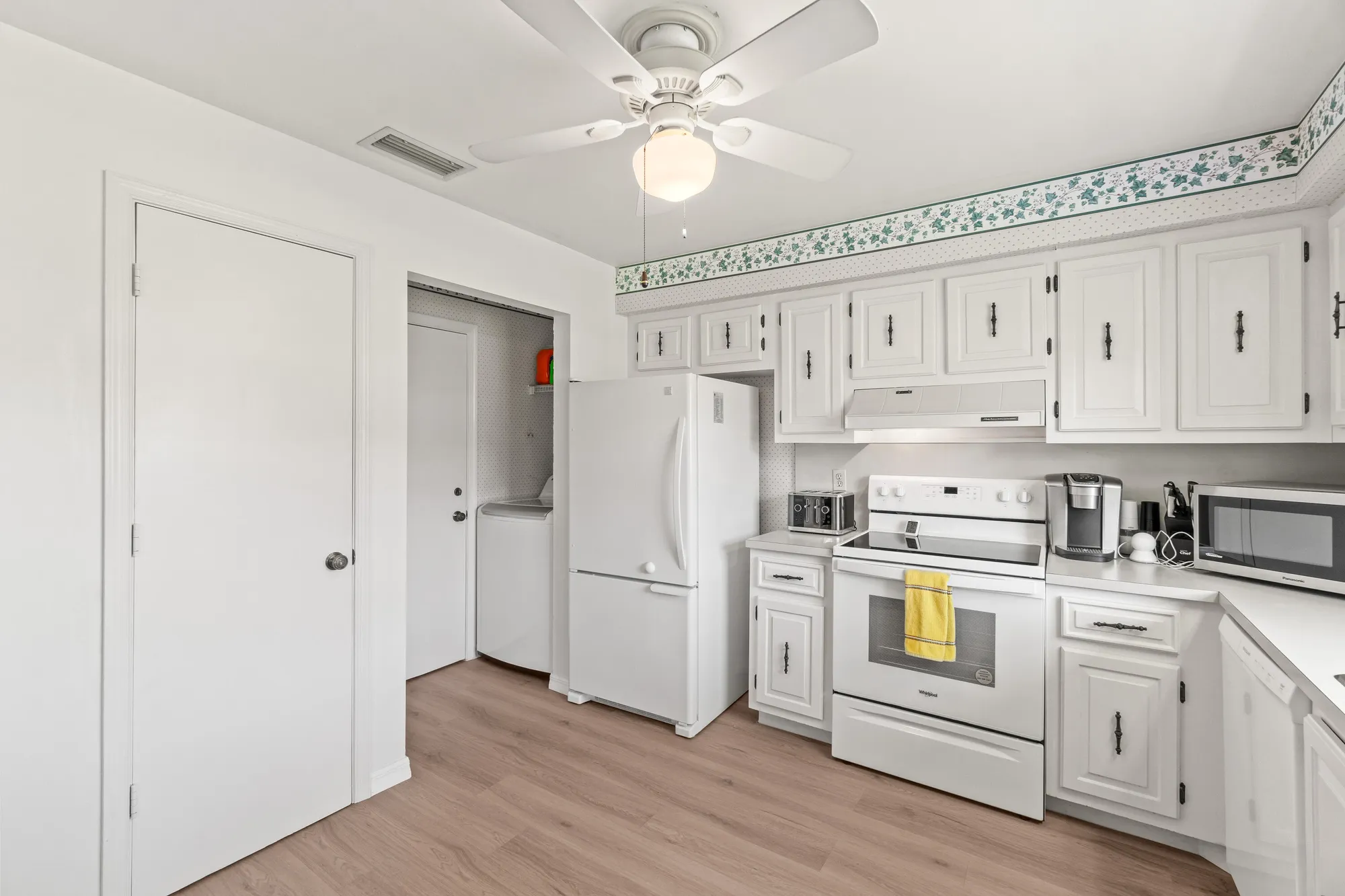 Property Slideshow image 11 of 28 | 4858 equestrian rd b, Boynton Beach, FL, 33436