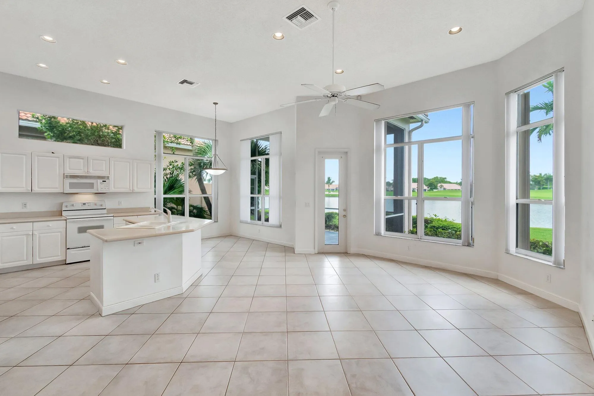 Property Slideshow image 14 of 100 | 6943 fairway lakes dr, Boynton Beach, FL, 33472