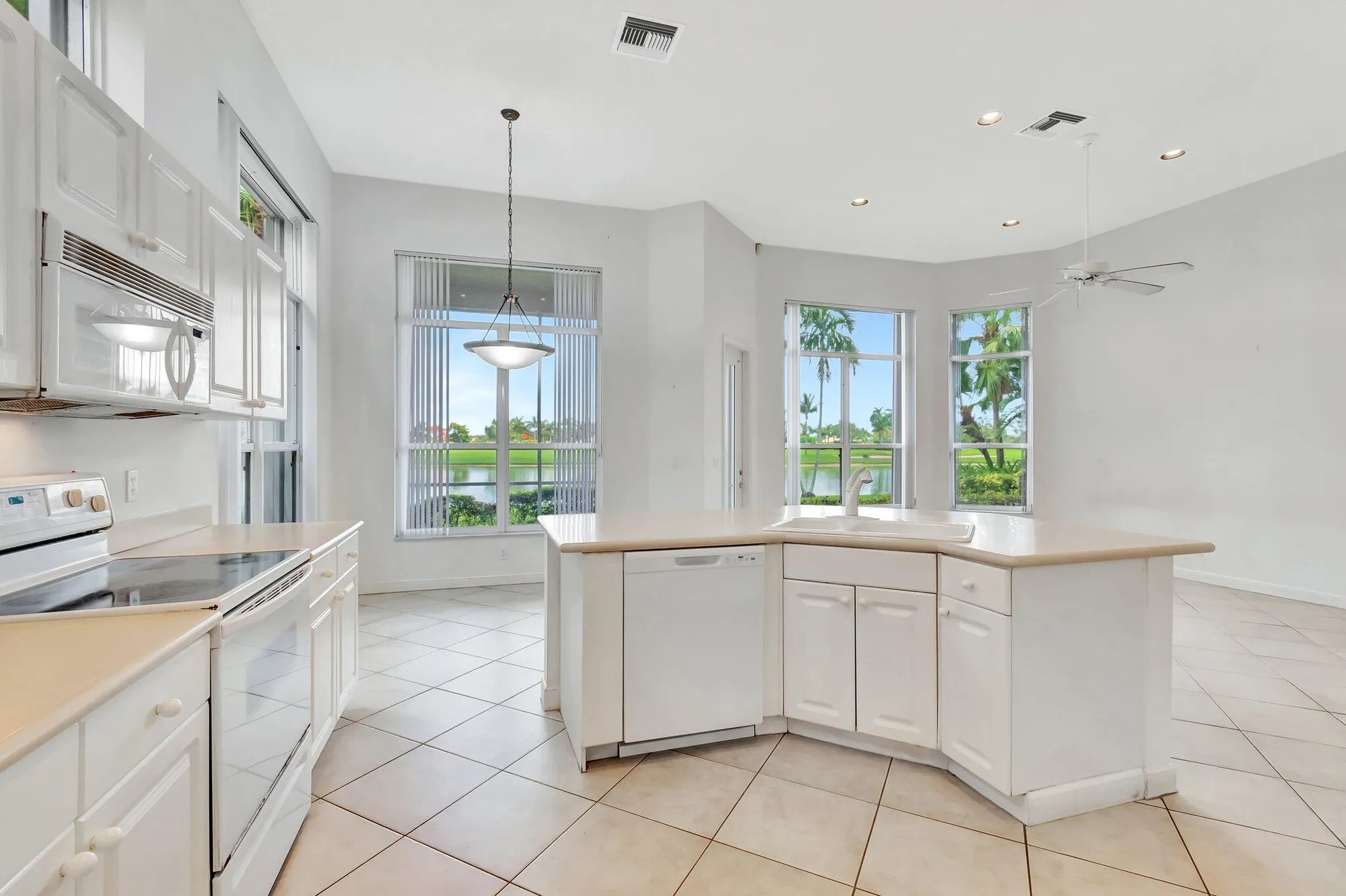 Property Slideshow image 20 of 100 | 6943 fairway lakes dr, Boynton Beach, FL, 33472