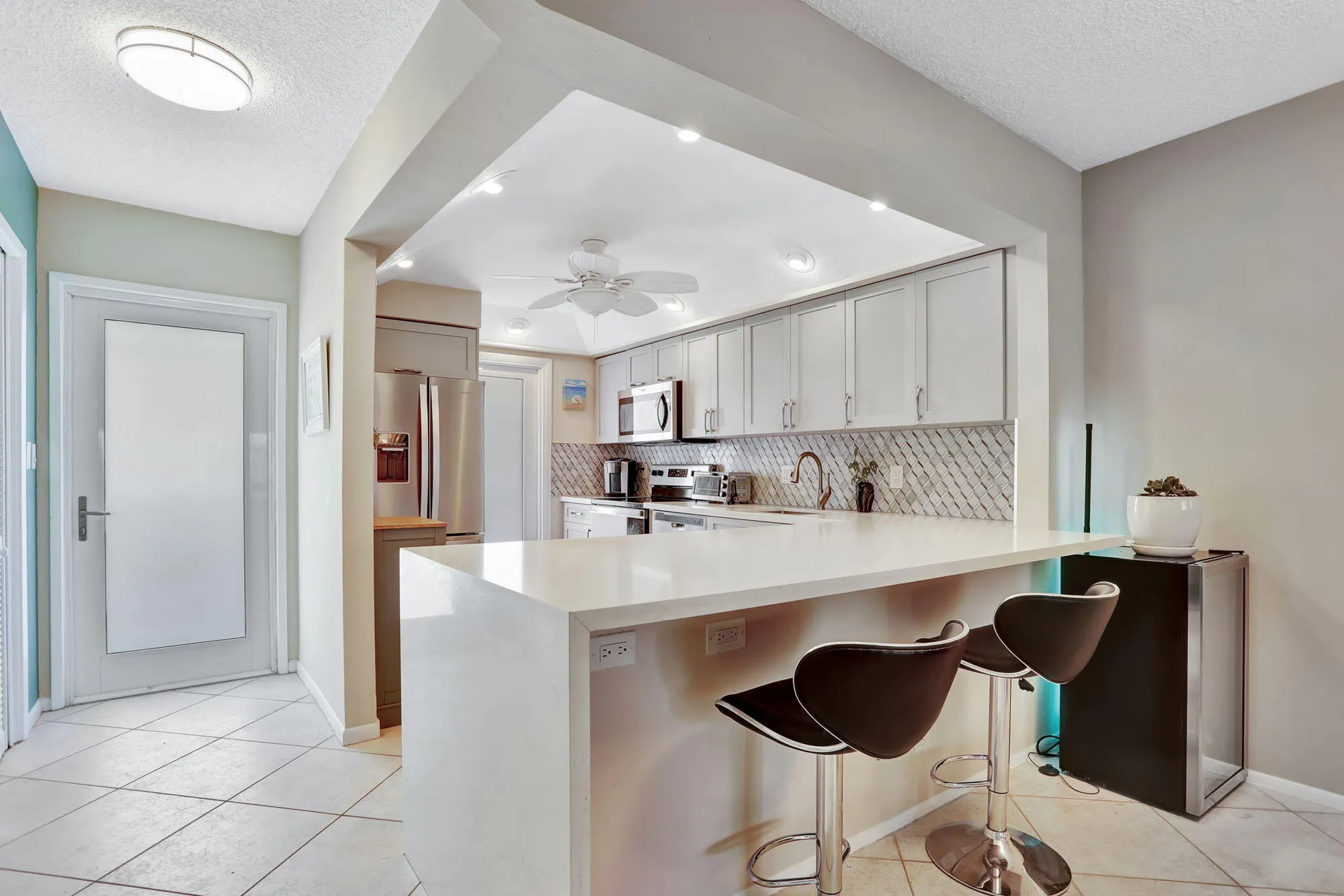 Property Slideshow image 1 of 33 | 2731 ne 14th street cswy 702, Pompano Beach, FL, 33062