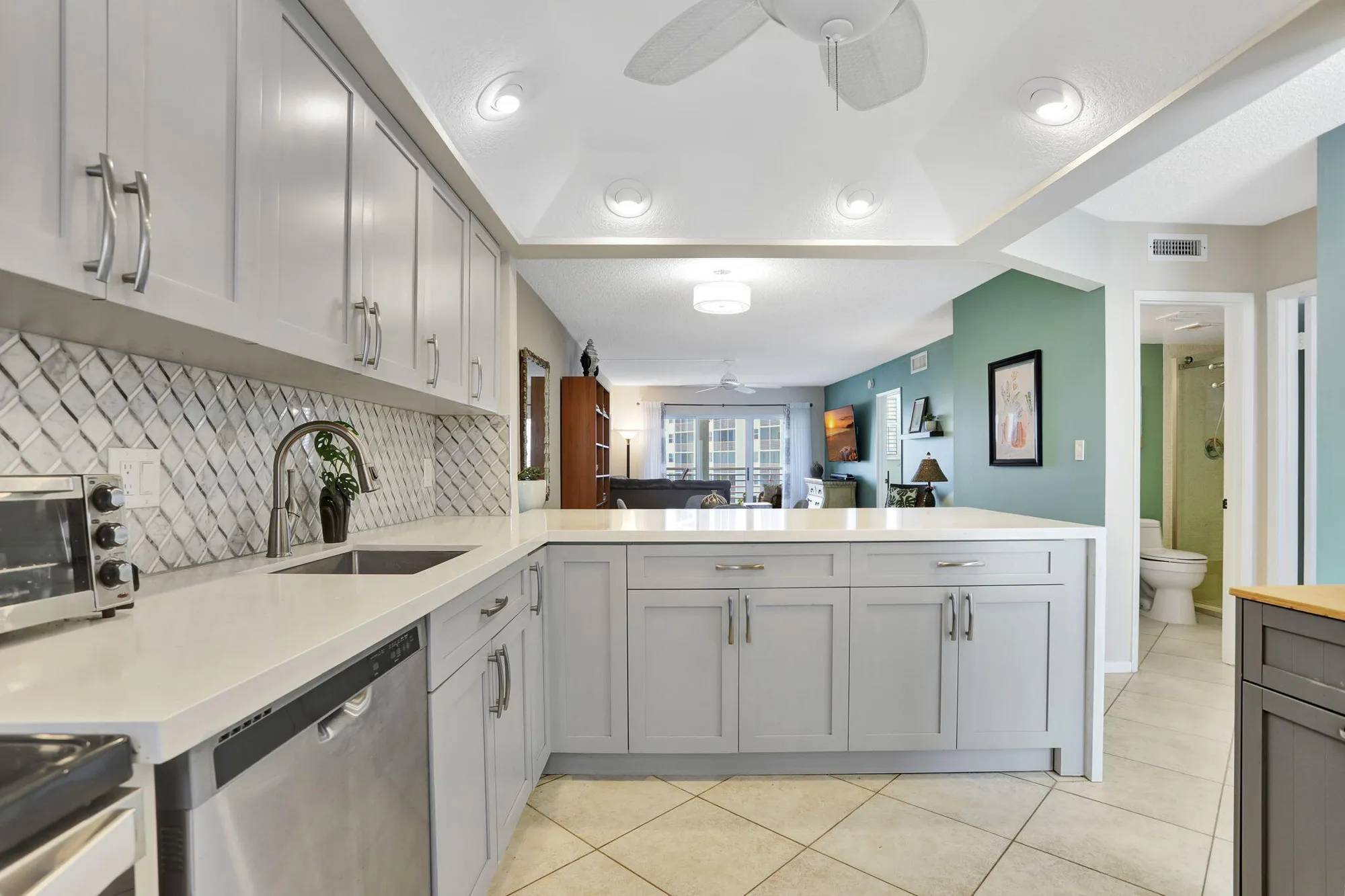 Property Slideshow image 5 of 33 | 2731 ne 14th street cswy 702, Pompano Beach, FL, 33062