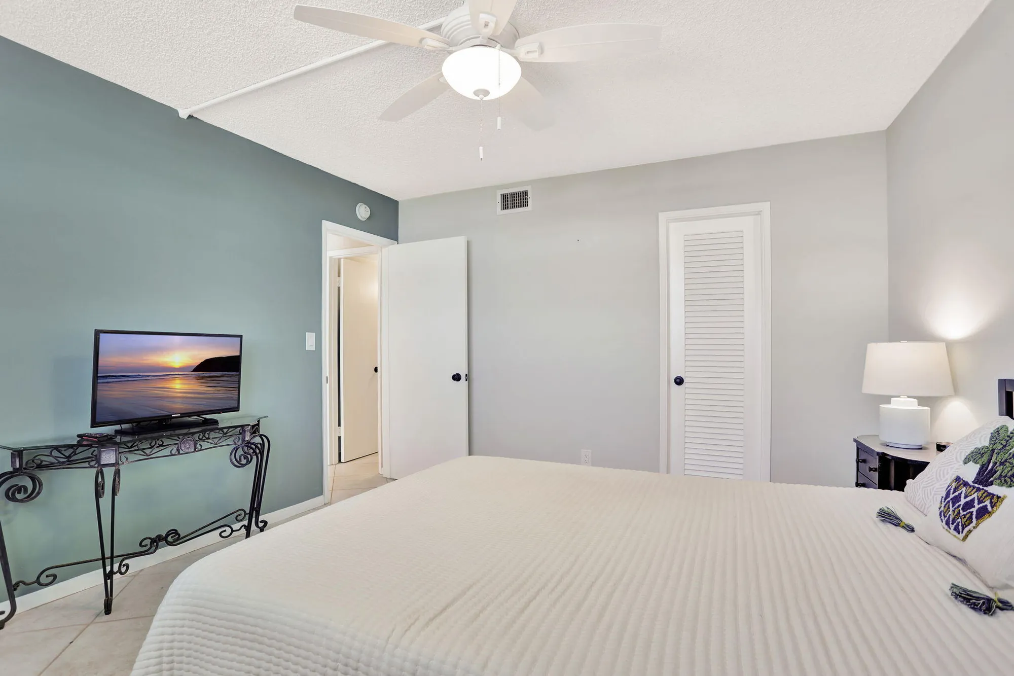 Property Slideshow image 8 of 33 | 2731 ne 14th street cswy 702, Pompano Beach, FL, 33062