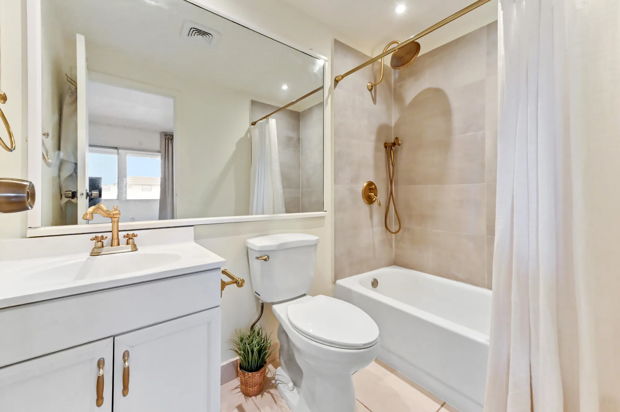 Property Slideshow image 15 of 27 | 271 saxony f, Delray Beach, FL, 33446