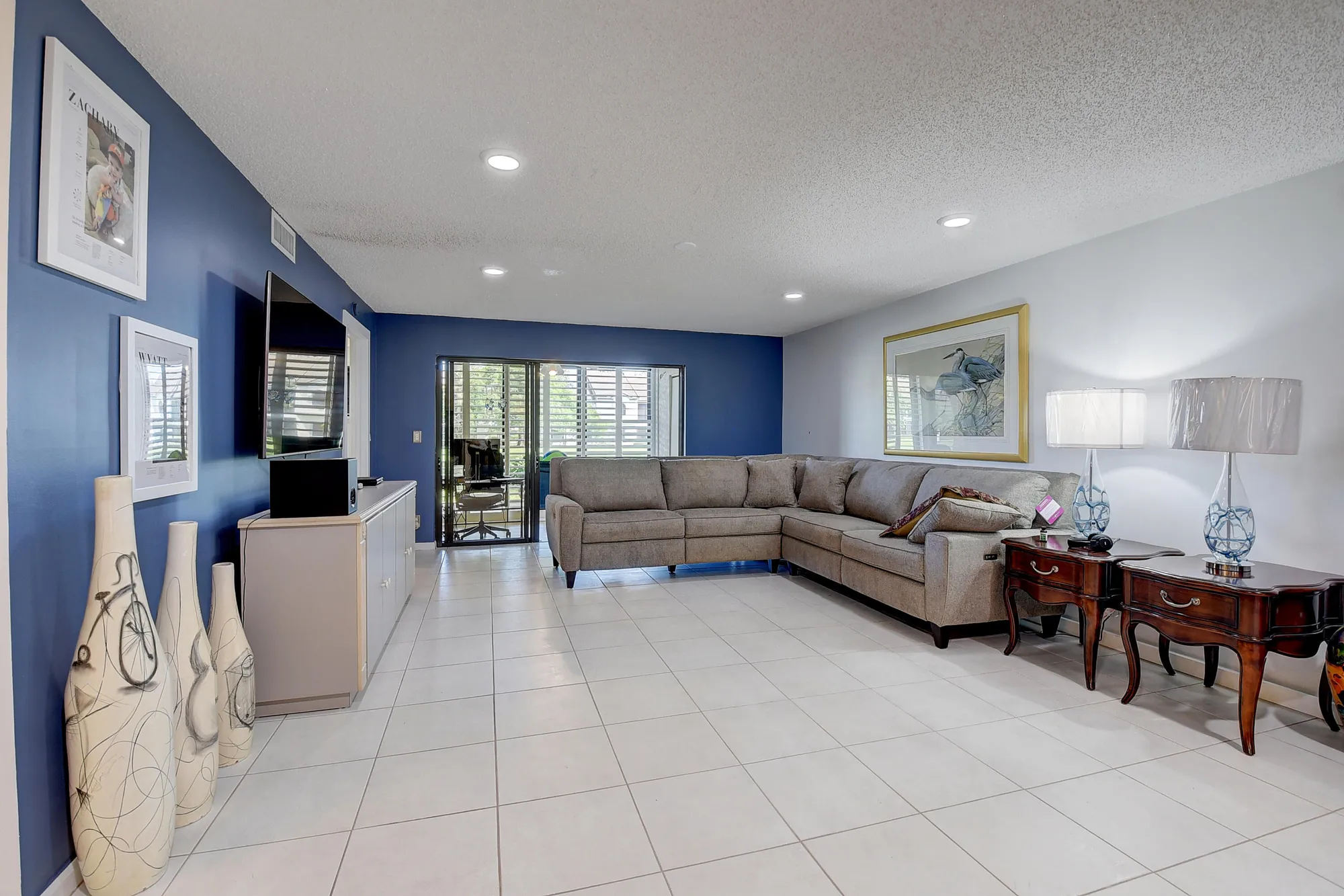 Property Slideshow image 13 of 30 | 9692 sills dr 103, Boynton Beach, FL, 33437