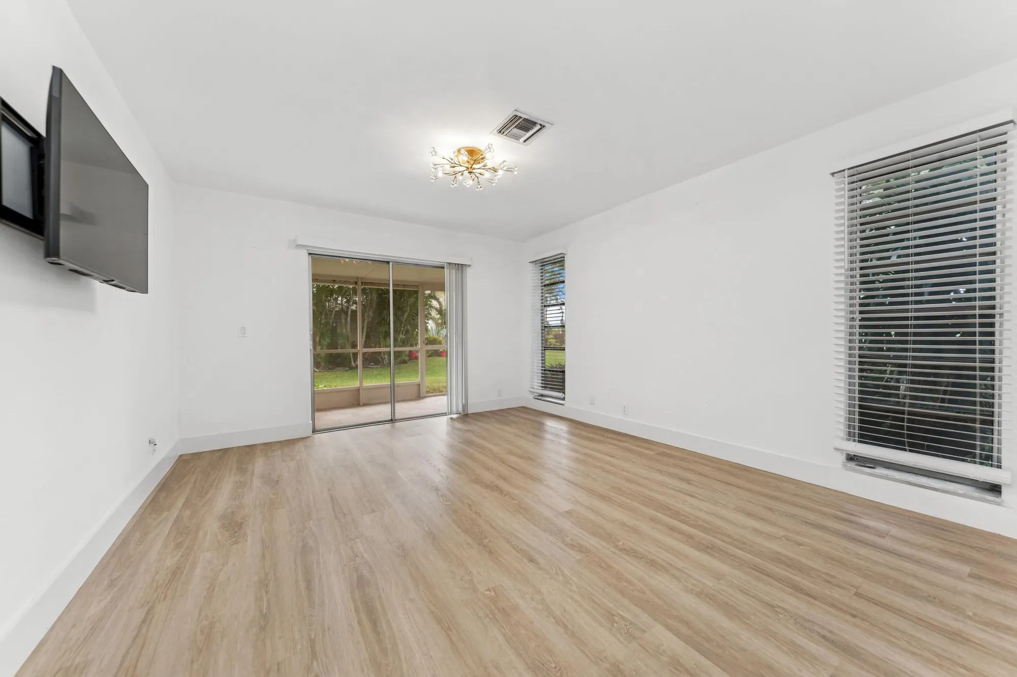 Property Slideshow image 4 of 12 | 13725 flora pl d, Delray Beach, FL, 33484