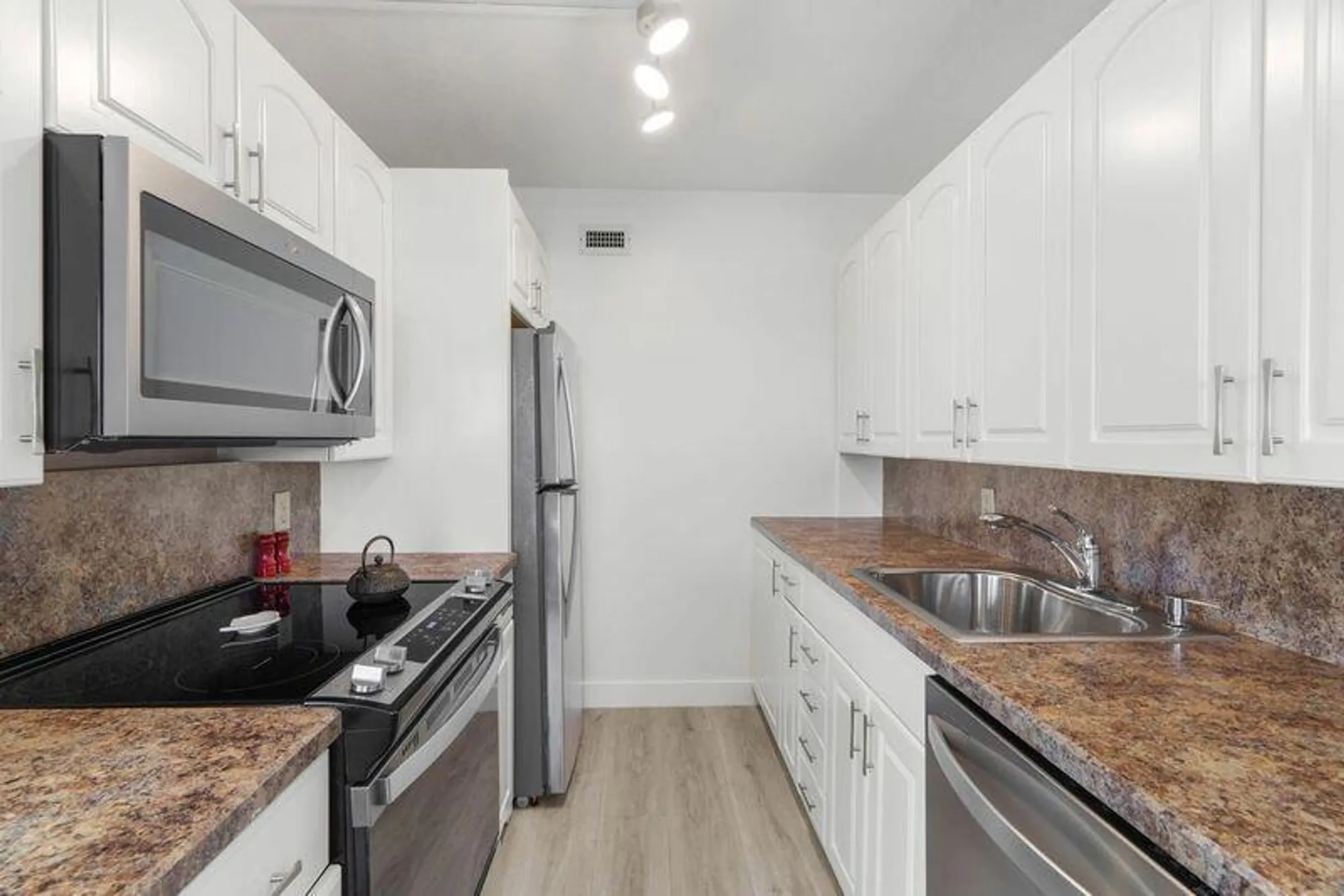 Property Slideshow image 7 of 43 | 4051 guildford c # 4051, Boca Raton, FL, 33434