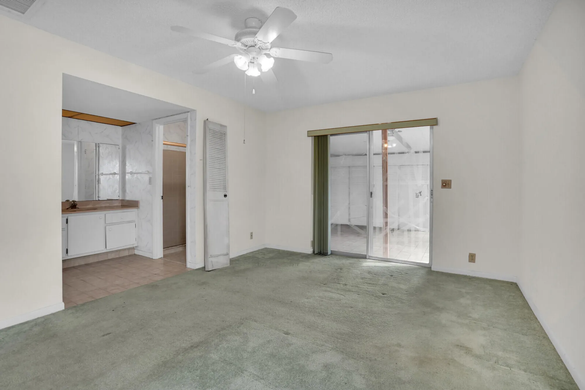 Property Slideshow image 14 of 21 | 6113 rainbow cir, Greenacres, FL, 33463
