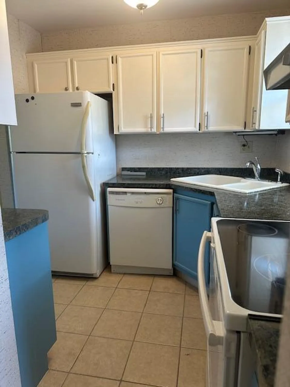 Property Slideshow image 5 of 49 | 1947 sw palm city rd g, Stuart, FL, 34994