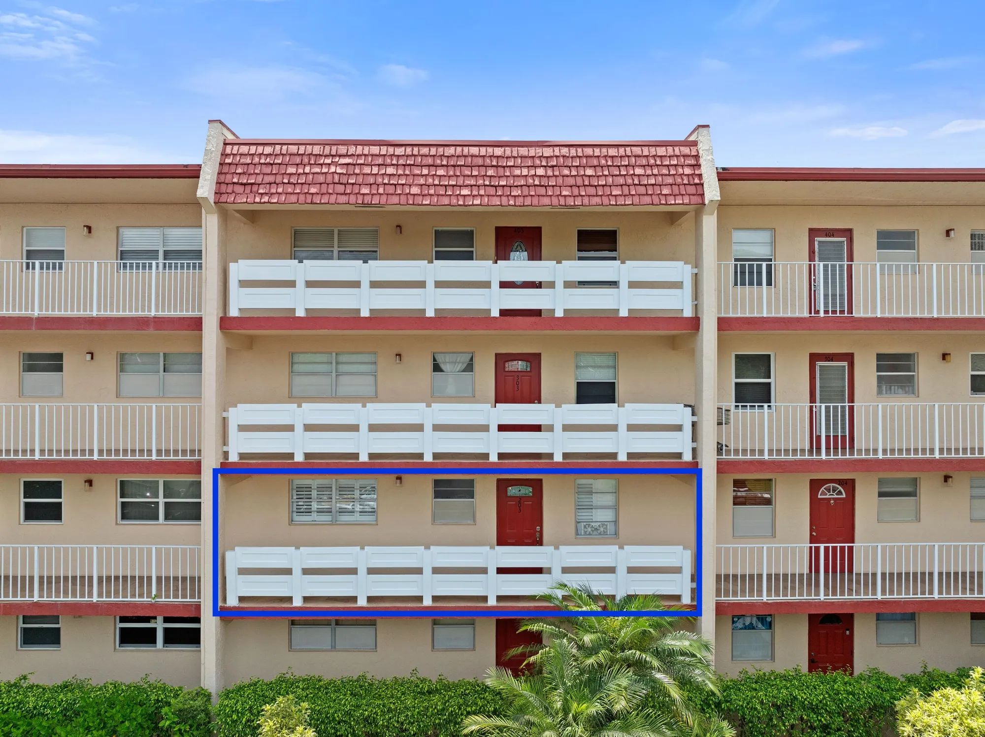 Property Slideshow image 2 of 31 | 1040 country club dr apt 203, Margate, FL, 33063