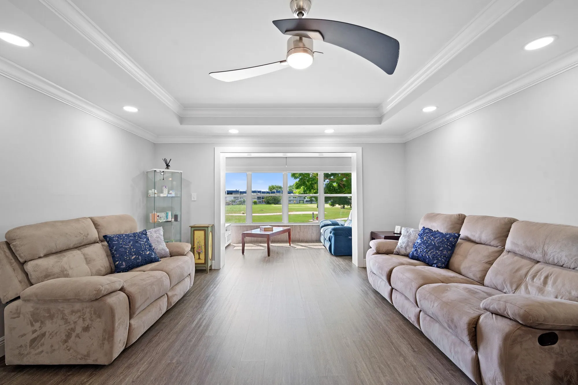 Property Slideshow image 12 of 31 | 1040 country club dr apt 203, Margate, FL, 33063