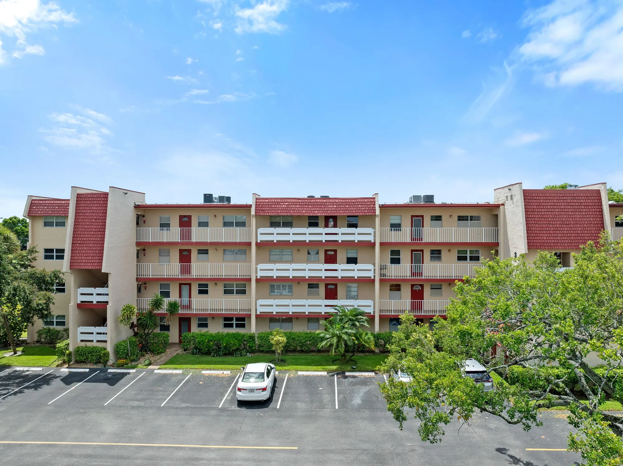 Property Slideshow image 28 of 31 | 1040 country club dr apt 203, Margate, FL, 33063