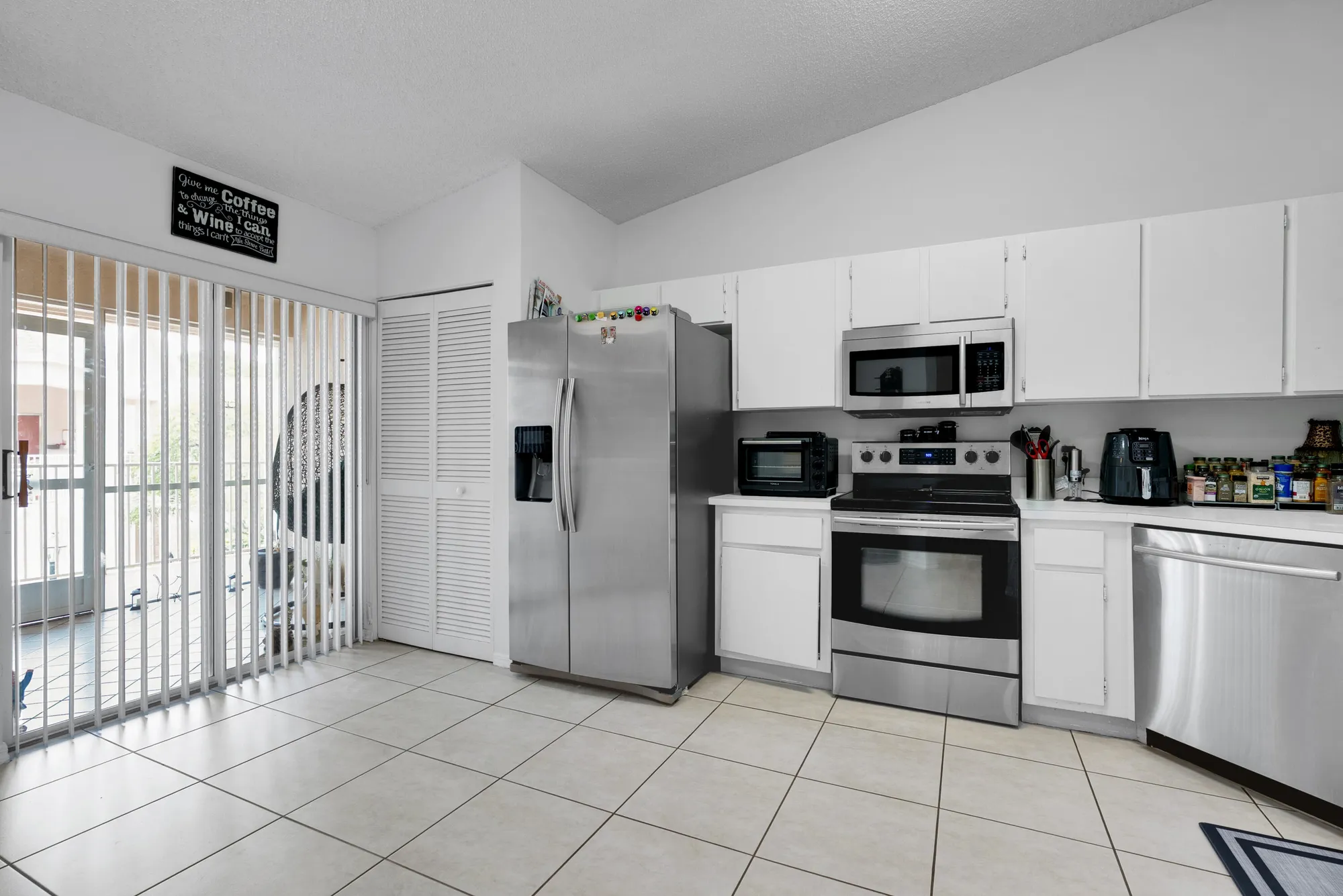 Property Slideshow image 2 of 36 | 7537 trent dr # 203, Tamarac, FL, 33321
