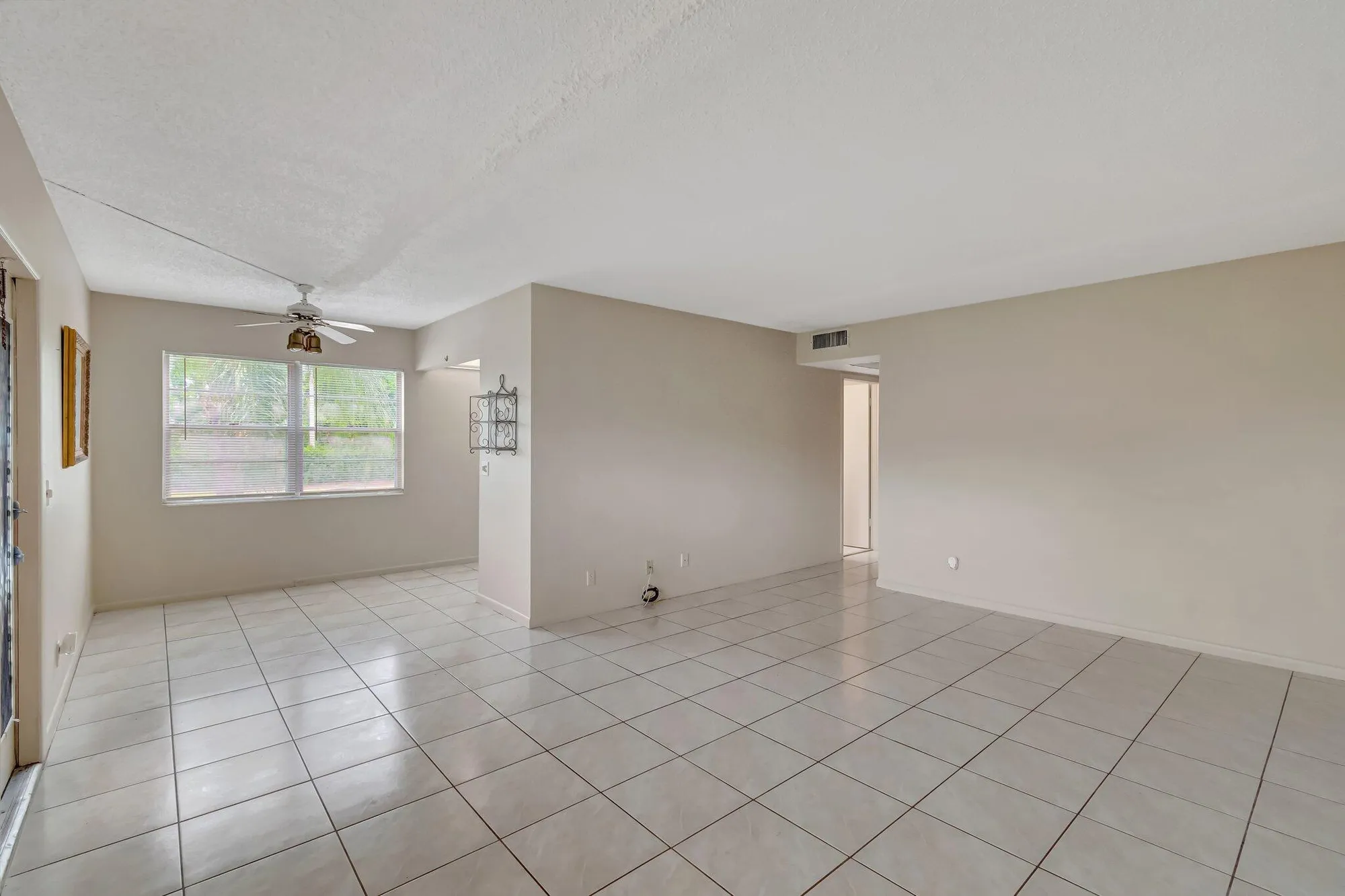 Property Slideshow image 2 of 91 | 393 fanshaw j, Boca Raton, FL, 33434