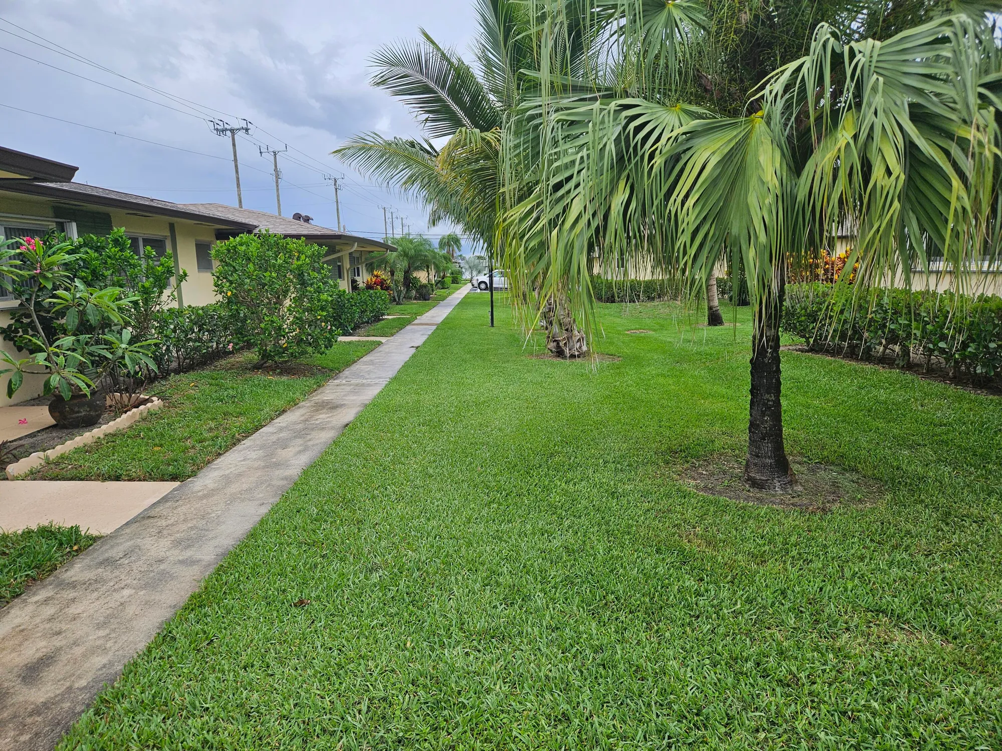 Property Slideshow image 3 of 34 | 2941 crosley dr e, West Palm Beach, FL, 33415