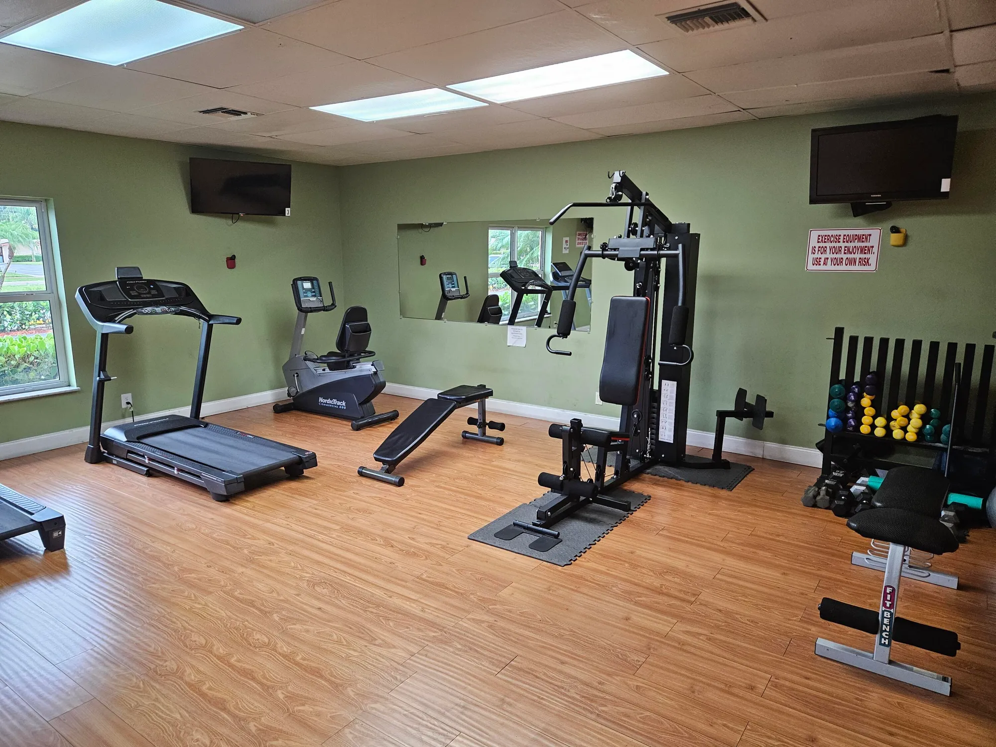 Property Slideshow image 9 of 34 | 2941 crosley dr e, West Palm Beach, FL, 33415