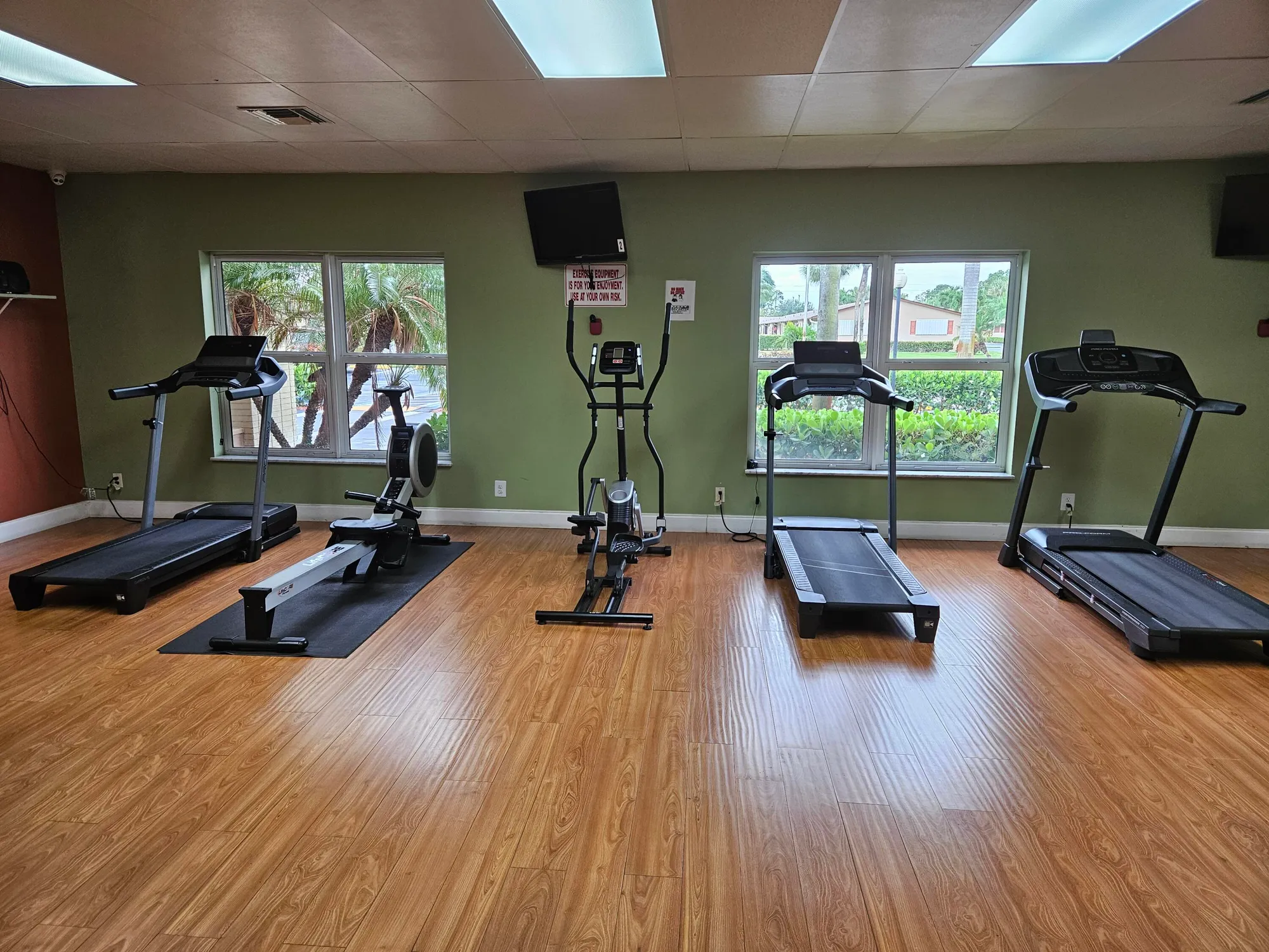 Property Slideshow image 11 of 34 | 2941 crosley dr e, West Palm Beach, FL, 33415