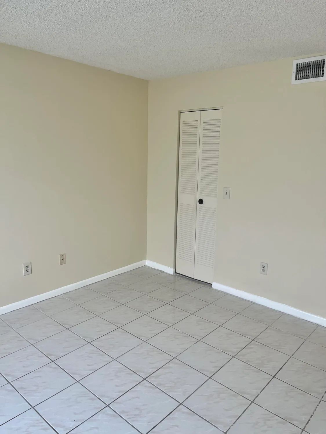 Property Slideshow image 13 of 22 | 3529 englewood dr 313, Lake Worth, FL, 33467