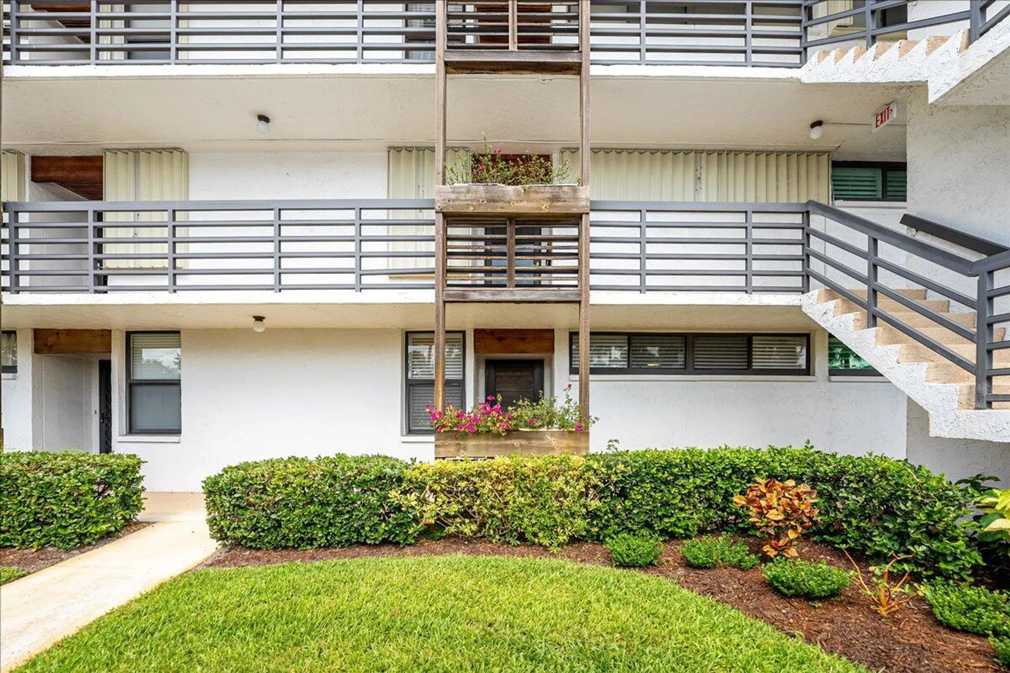 Property Slideshow image 6 of 42 | 1950 sw palm city rd apt 5109, Stuart, FL, 34994
