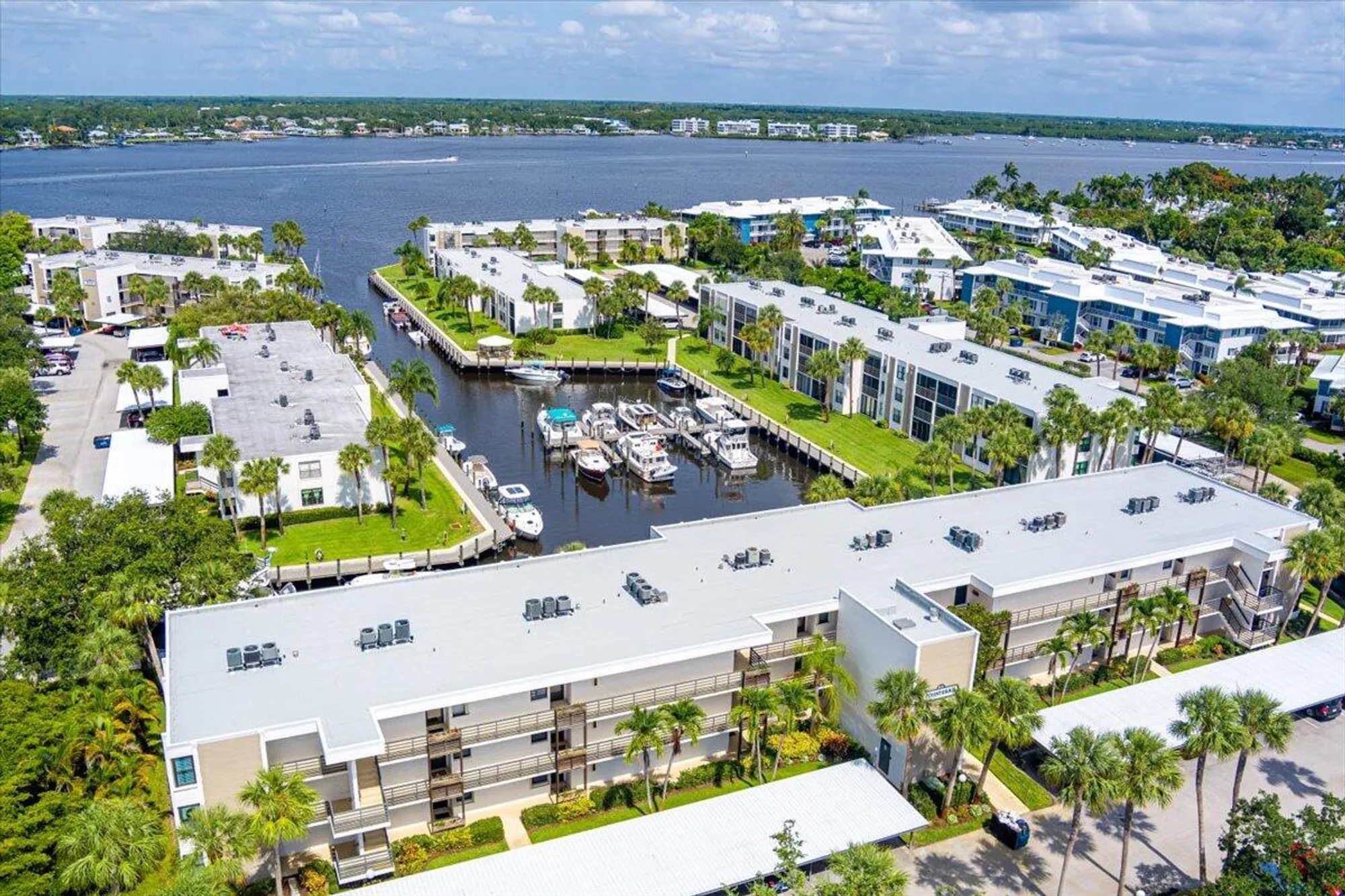 Property Slideshow image 13 of 42 | 1950 sw palm city rd apt 5109, Stuart, FL, 34994