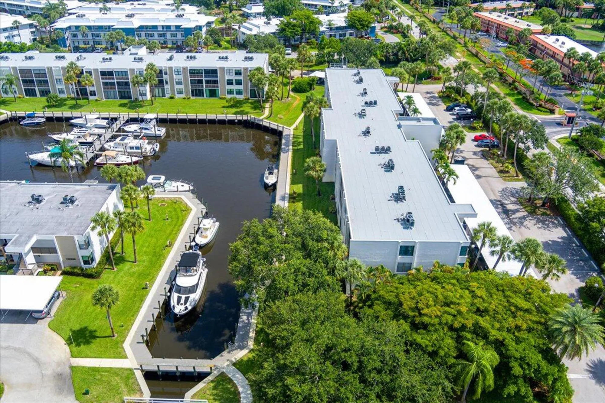 Property Slideshow image 14 of 42 | 1950 sw palm city rd apt 5109, Stuart, FL, 34994