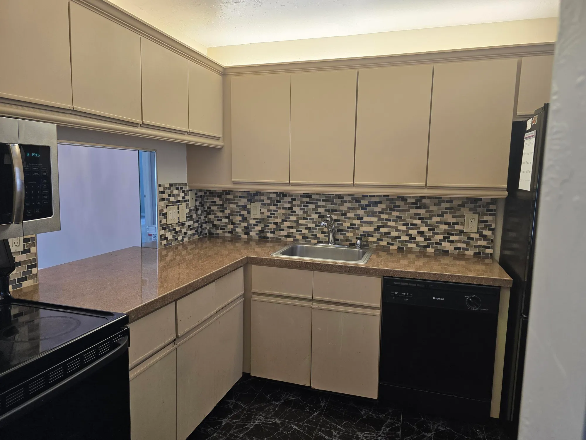 Property Slideshow image 4 of 20 | 150 lake nancy ln apt 222, West Palm Beach, FL, 33411