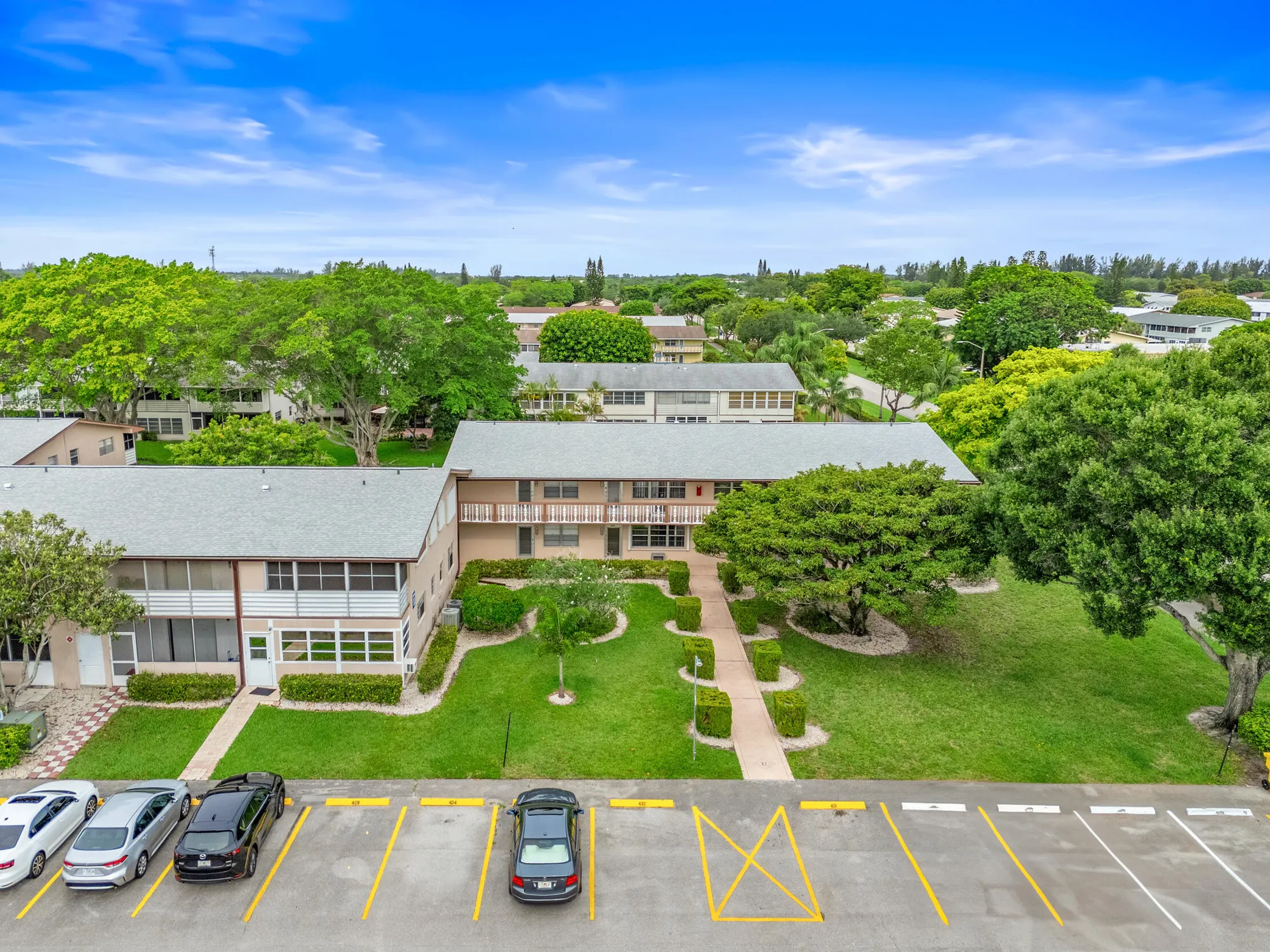 Property Slideshow image 4 of 31 | 419 chatham u, West Palm Beach, FL, 33417