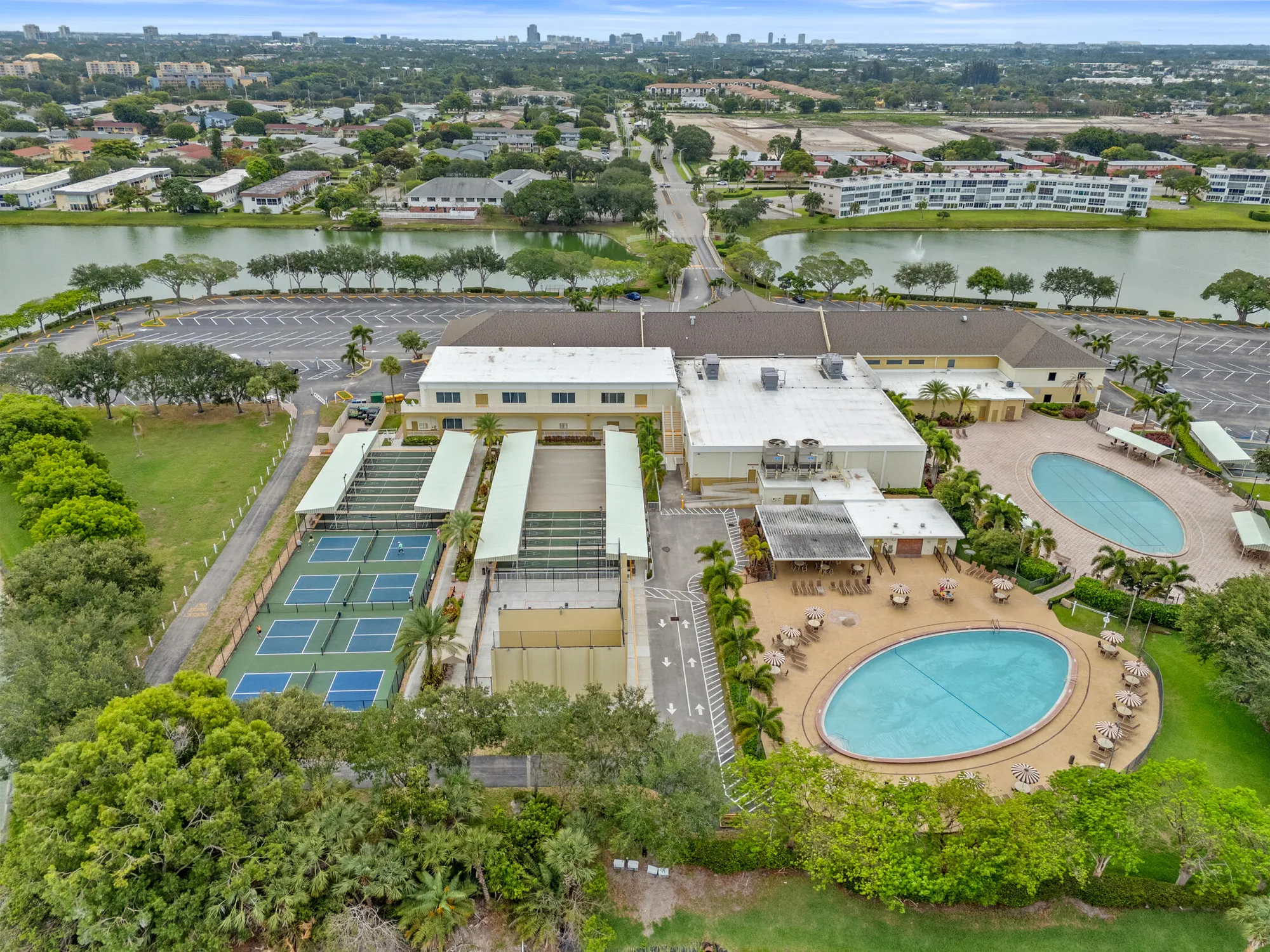 Property Slideshow image 7 of 31 | 419 chatham u, West Palm Beach, FL, 33417