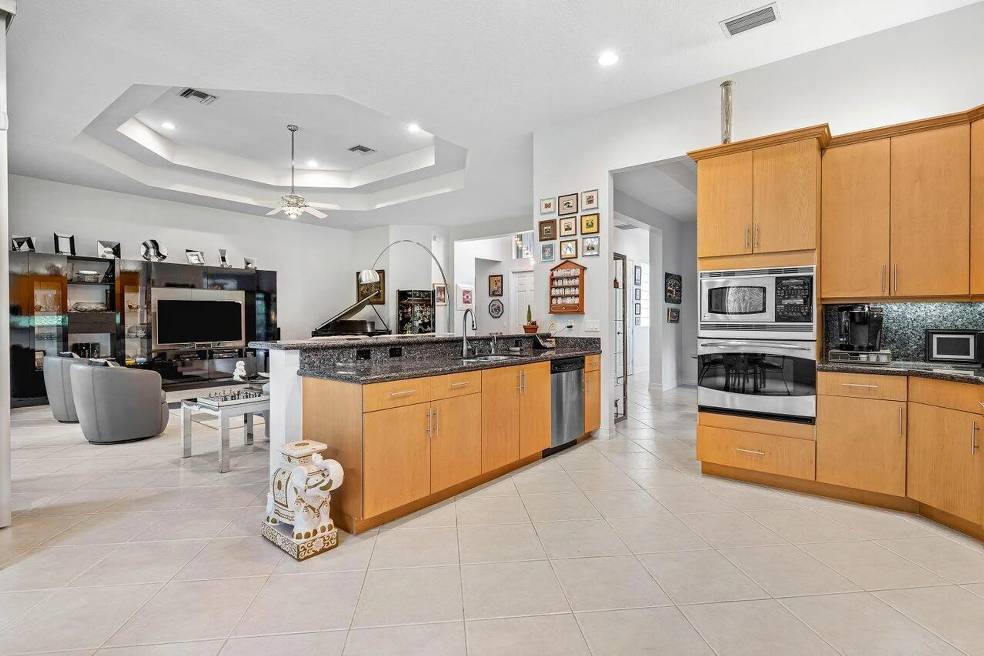 Property Slideshow image 12 of 52 | 7208 corning cir, Boynton Beach, FL, 33437