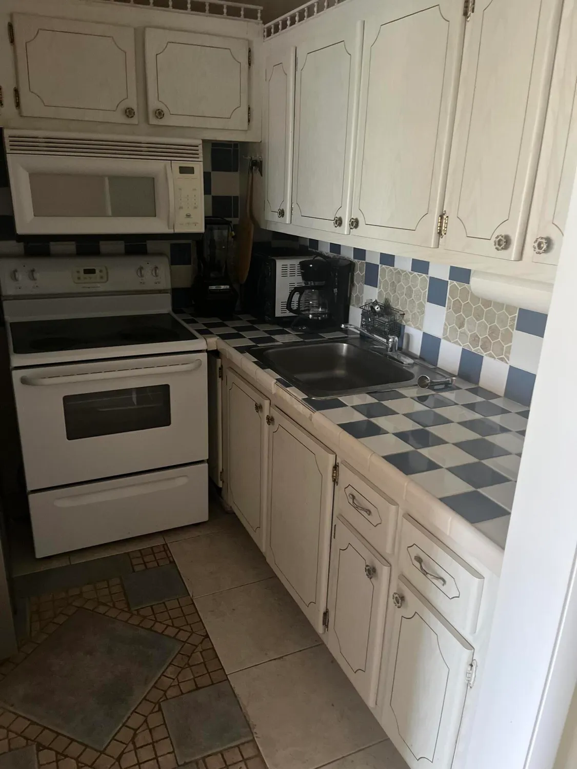 Property Slideshow image 4 of 16 | 128 windsor f, West Palm Beach, FL, 33417