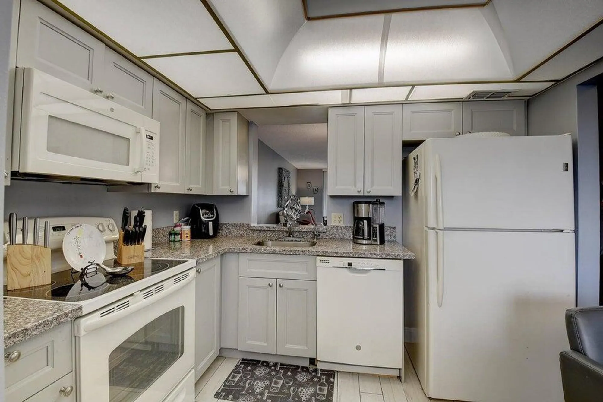 Property Slideshow image 16 of 32 | 14723 cumberland dr apt 406, Delray Beach, FL, 33446