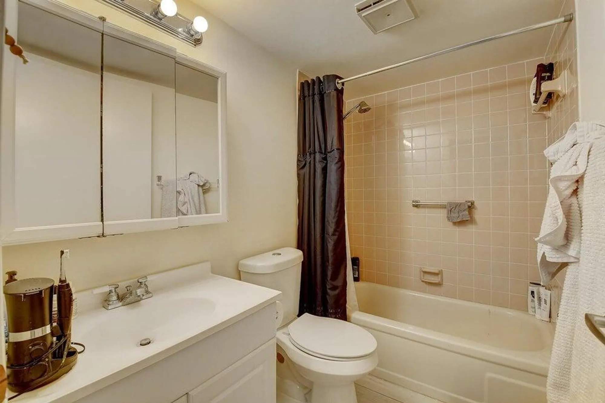Property Slideshow image 14 of 32 | 14723 cumberland dr apt 406, Delray Beach, FL, 33446