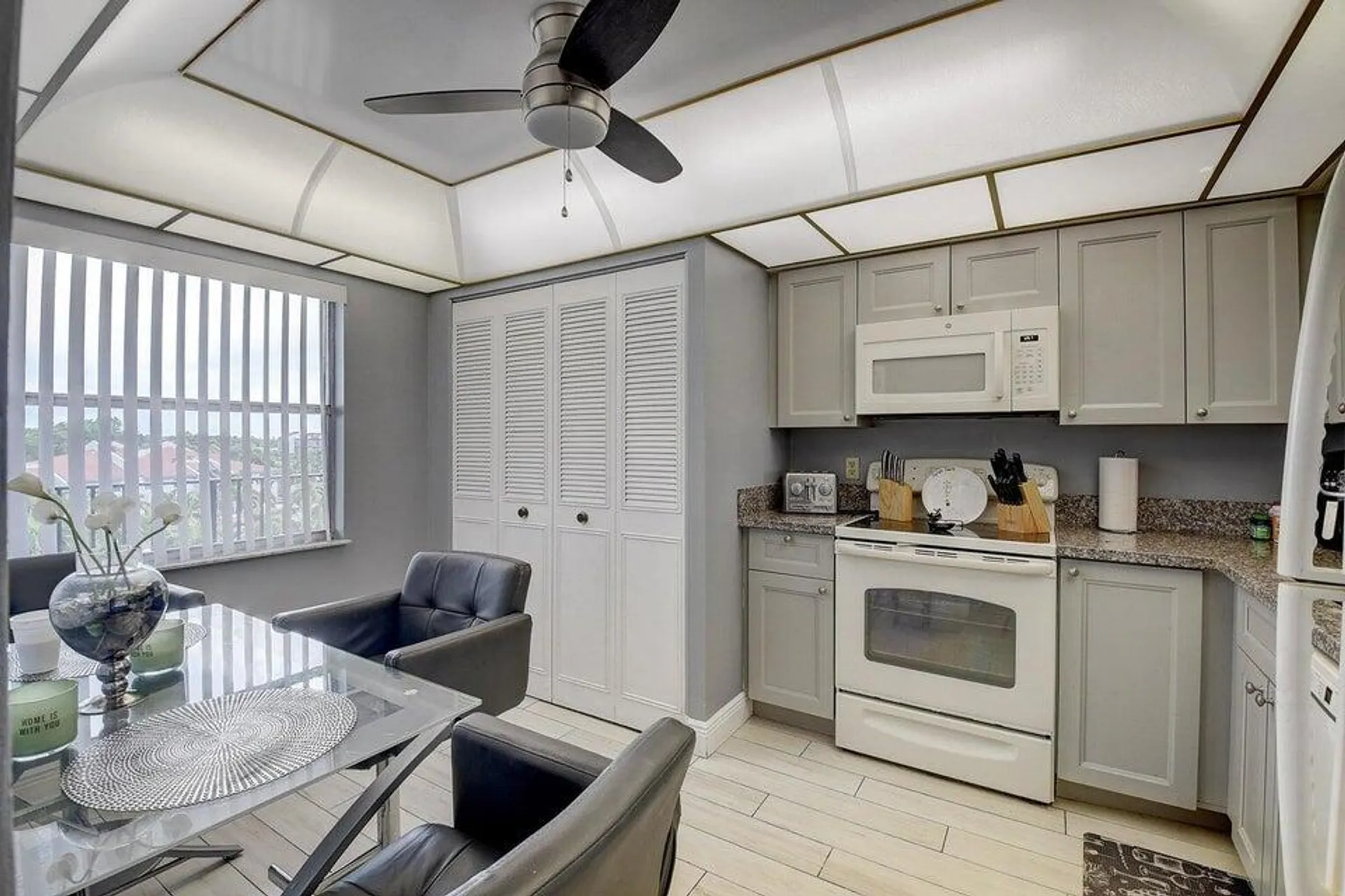 Property Slideshow image 17 of 32 | 14723 cumberland dr apt 406, Delray Beach, FL, 33446