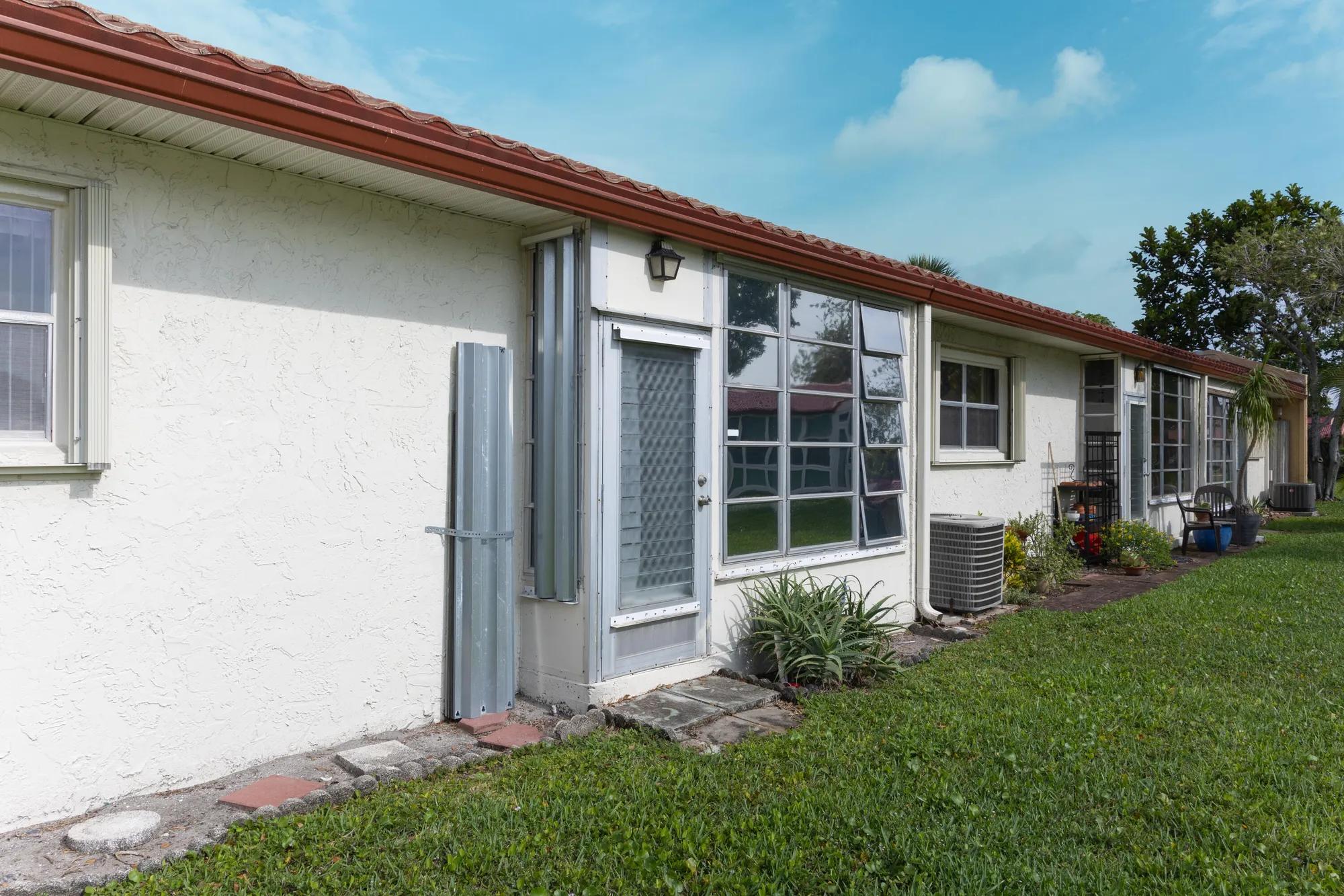 Property Slideshow image 18 of 19 | 106 lake helen dr, West Palm Beach, FL, 33411