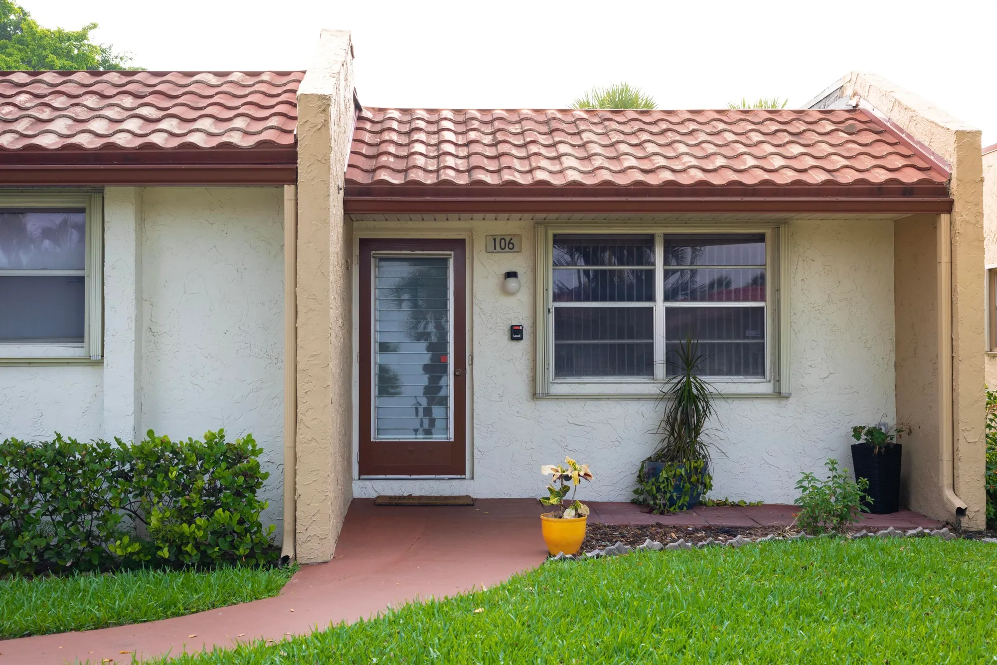 Property Slideshow image 1 of 19 | 106 lake helen dr, West Palm Beach, FL, 33411