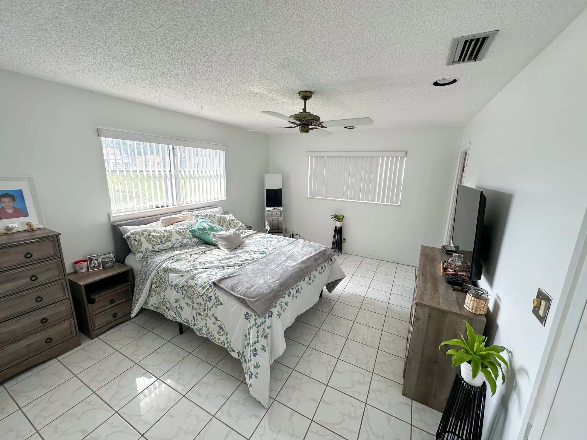 Property Slideshow image 17 of 19 | 106 lake helen dr, West Palm Beach, FL, 33411
