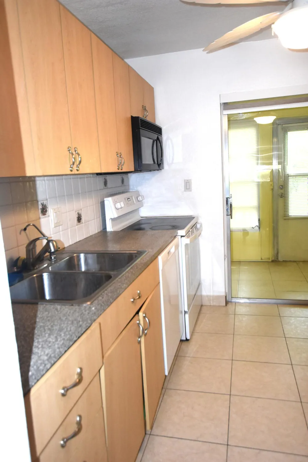 Property Slideshow image 14 of 26 | 251 nw 76th ave 105, Margate, FL, 33063