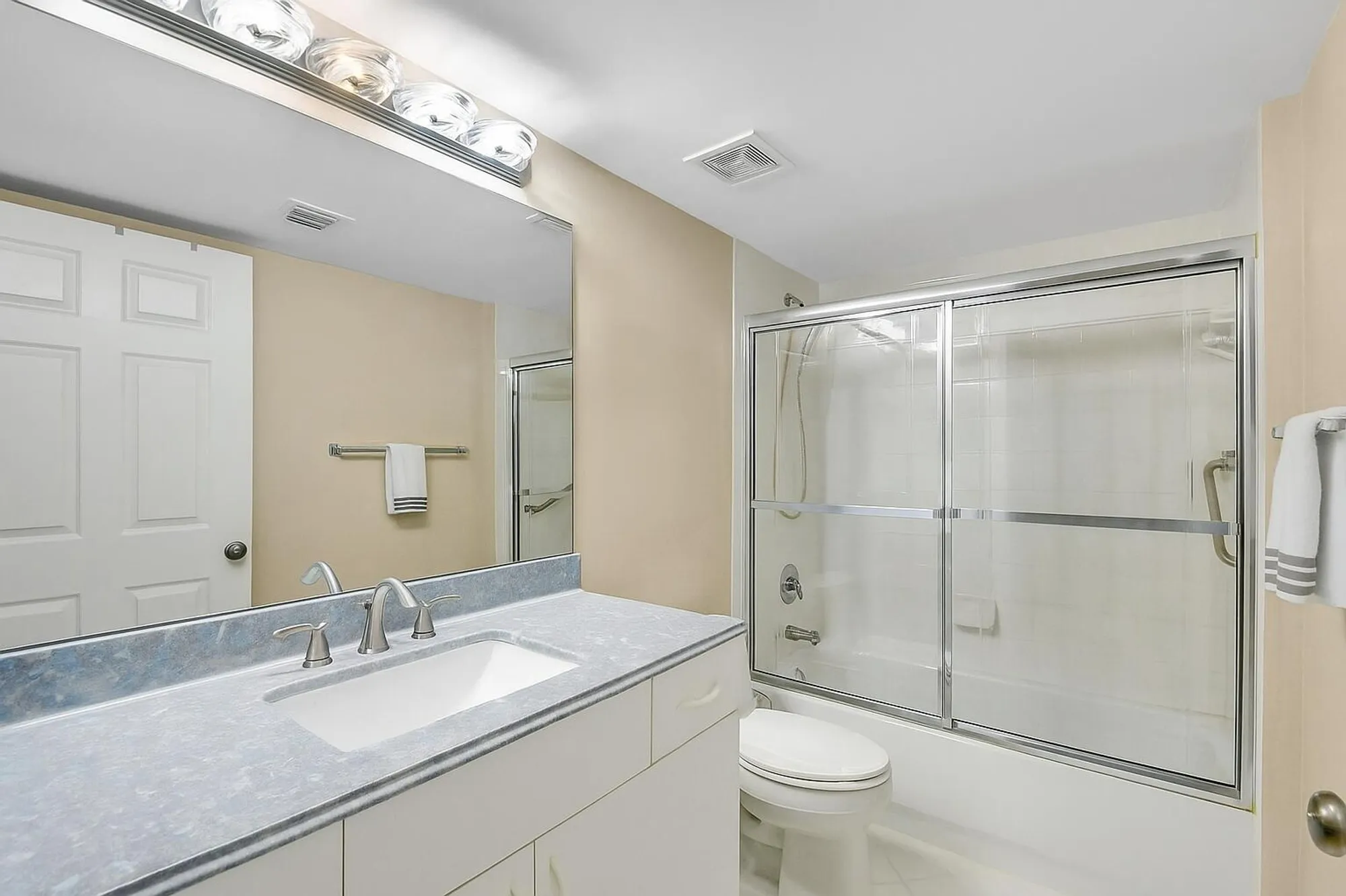 Property Slideshow image 15 of 50 | 12560 majesty cir apt 401, Boynton Beach, FL, 33437